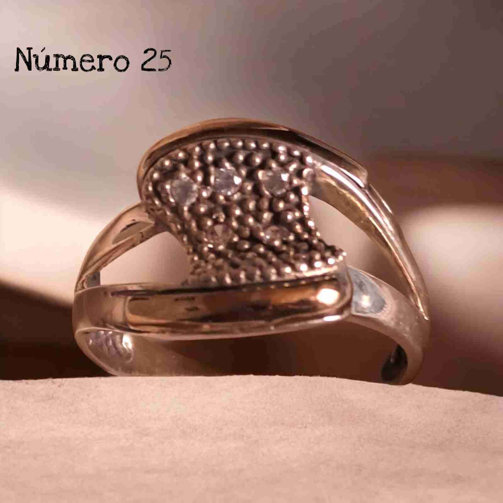 Anillo de plata  oro  y mini circones