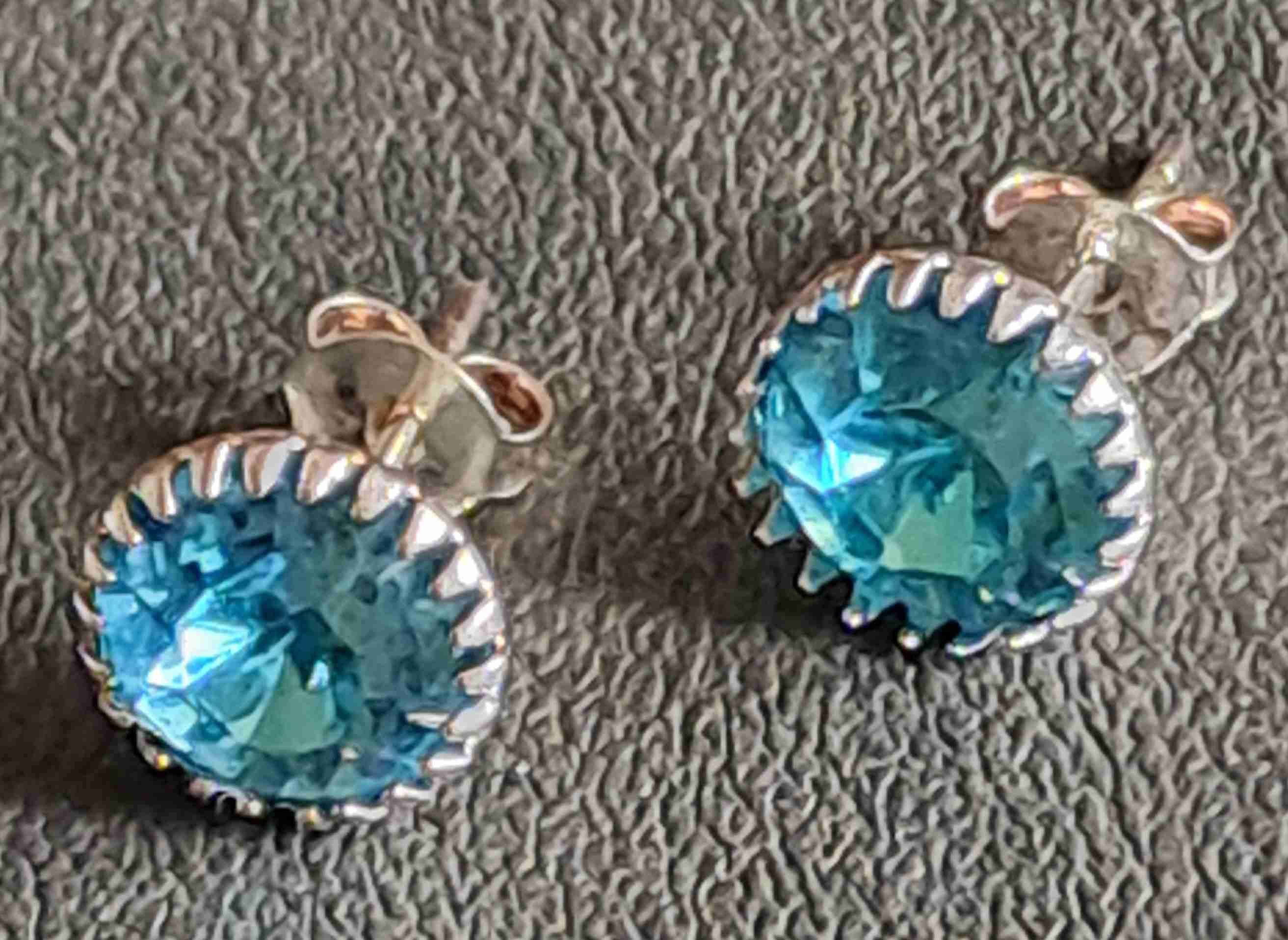 Aros de plata con piedra azul