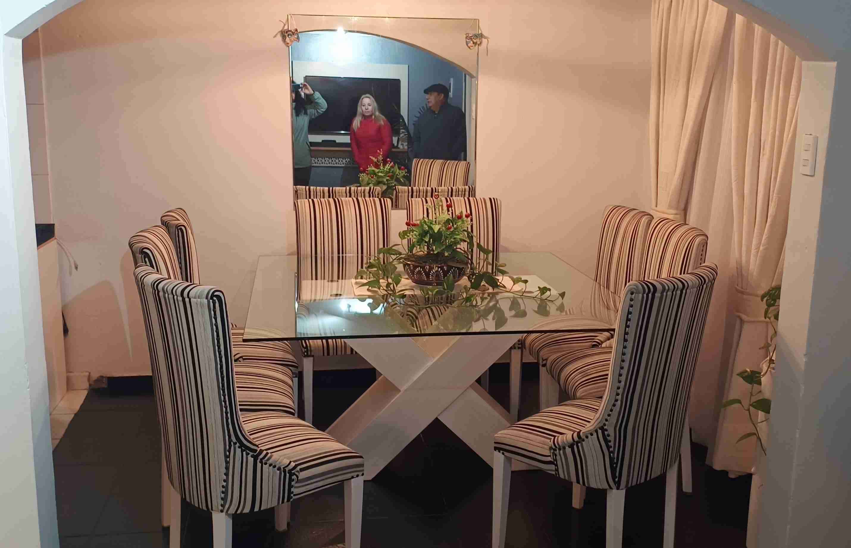 Juego de comedor moderno con sillas