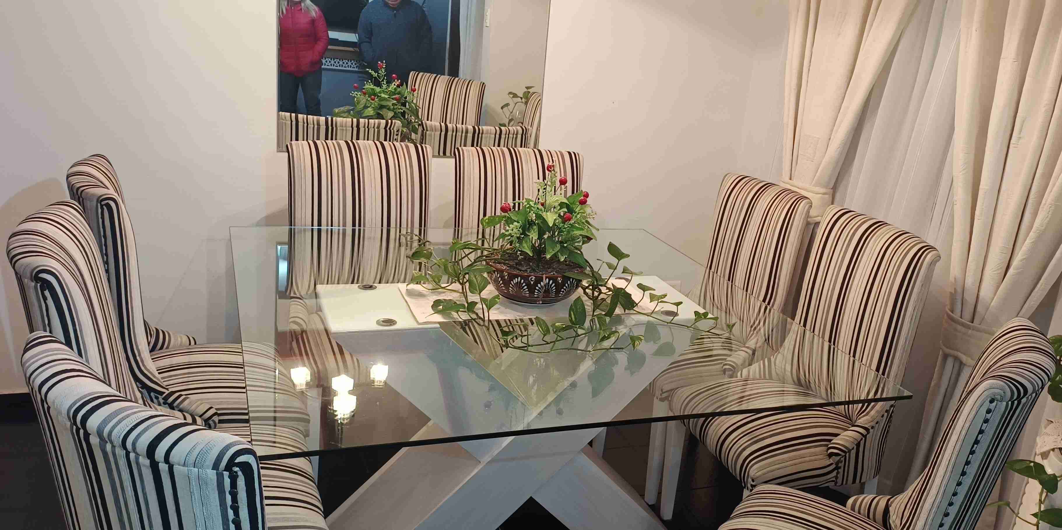 Juego de comedor moderno con sillas - miniatura 2