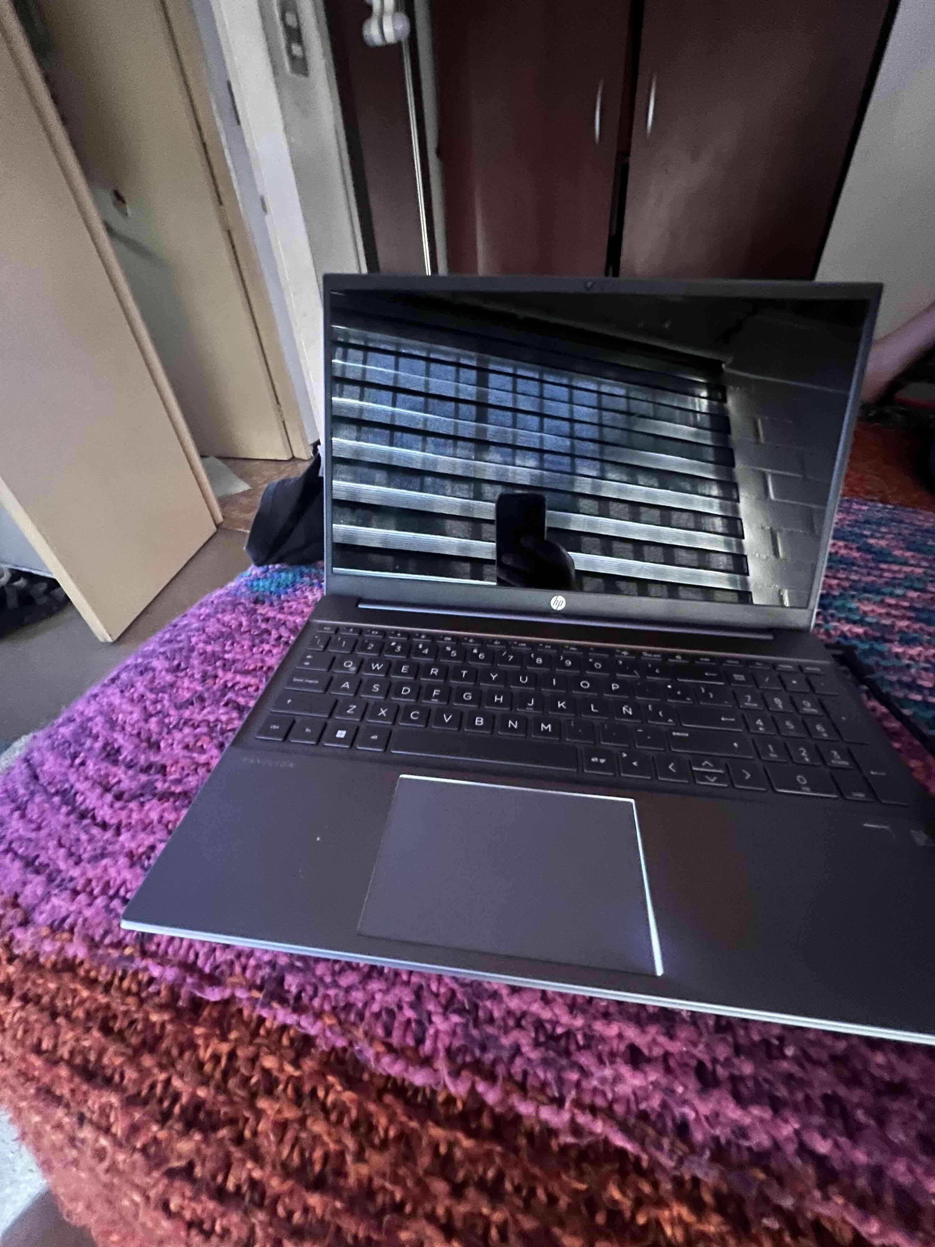 Notebook HP gris oscuro - miniatura 2