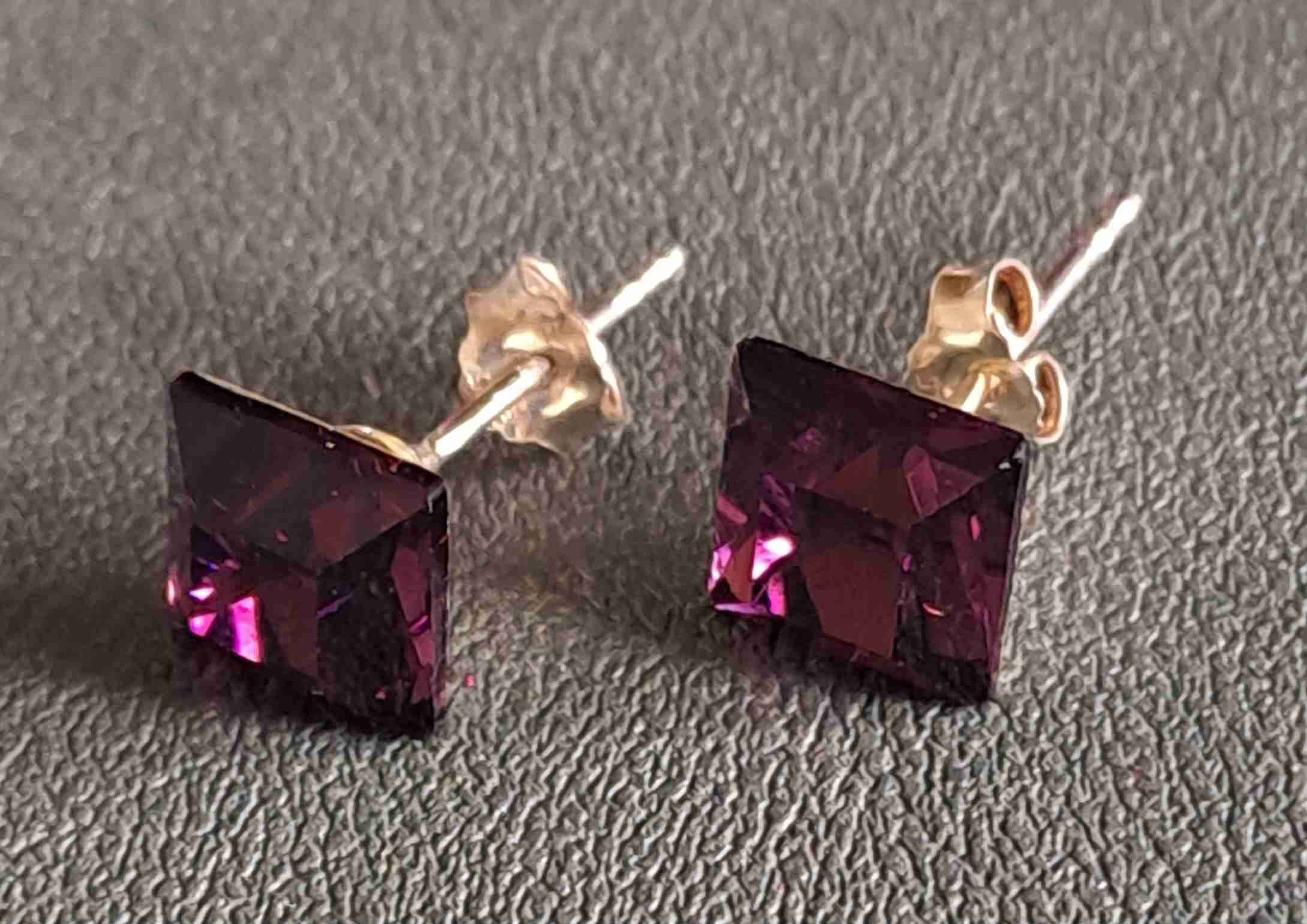 Aros de topo con gemas púrpuras