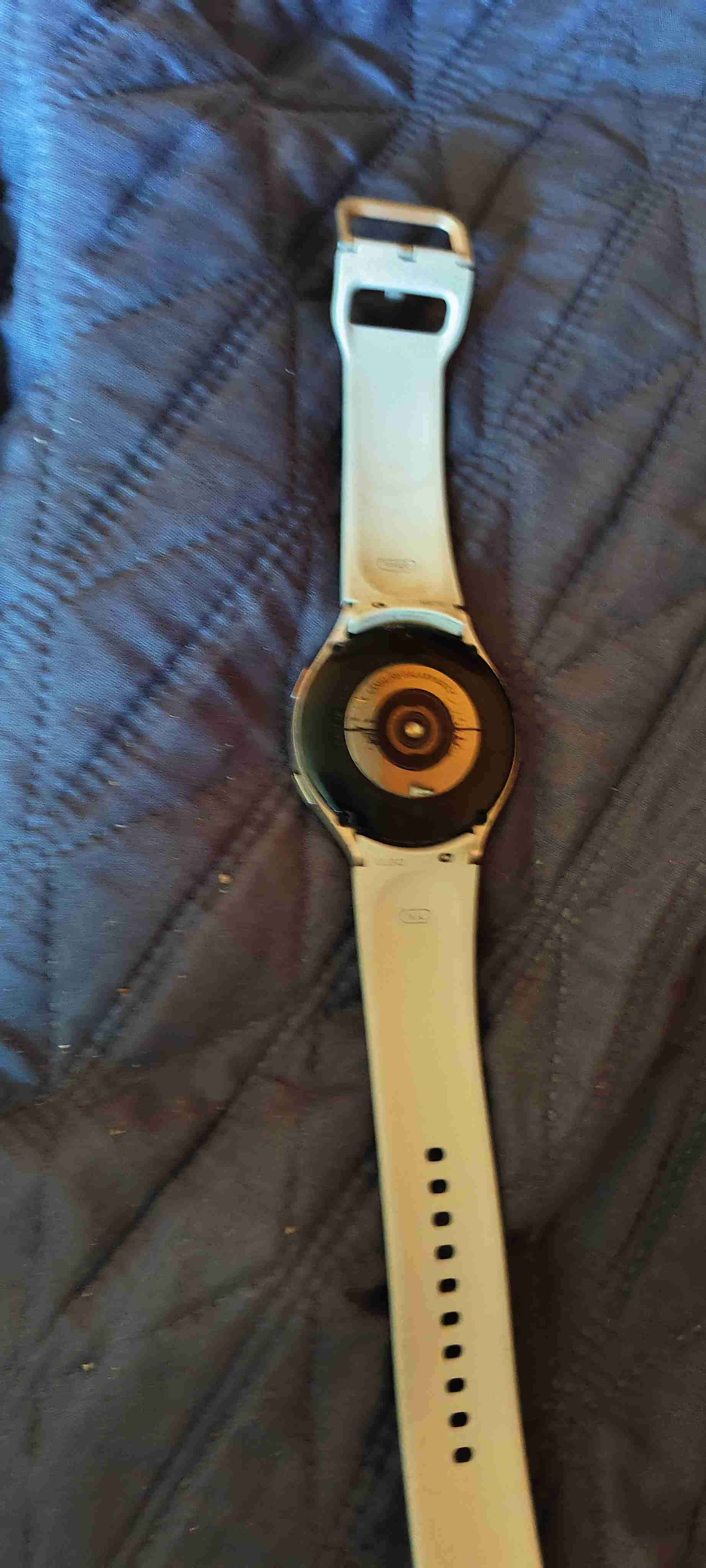 Smartwatch con correa blanca - miniatura 2