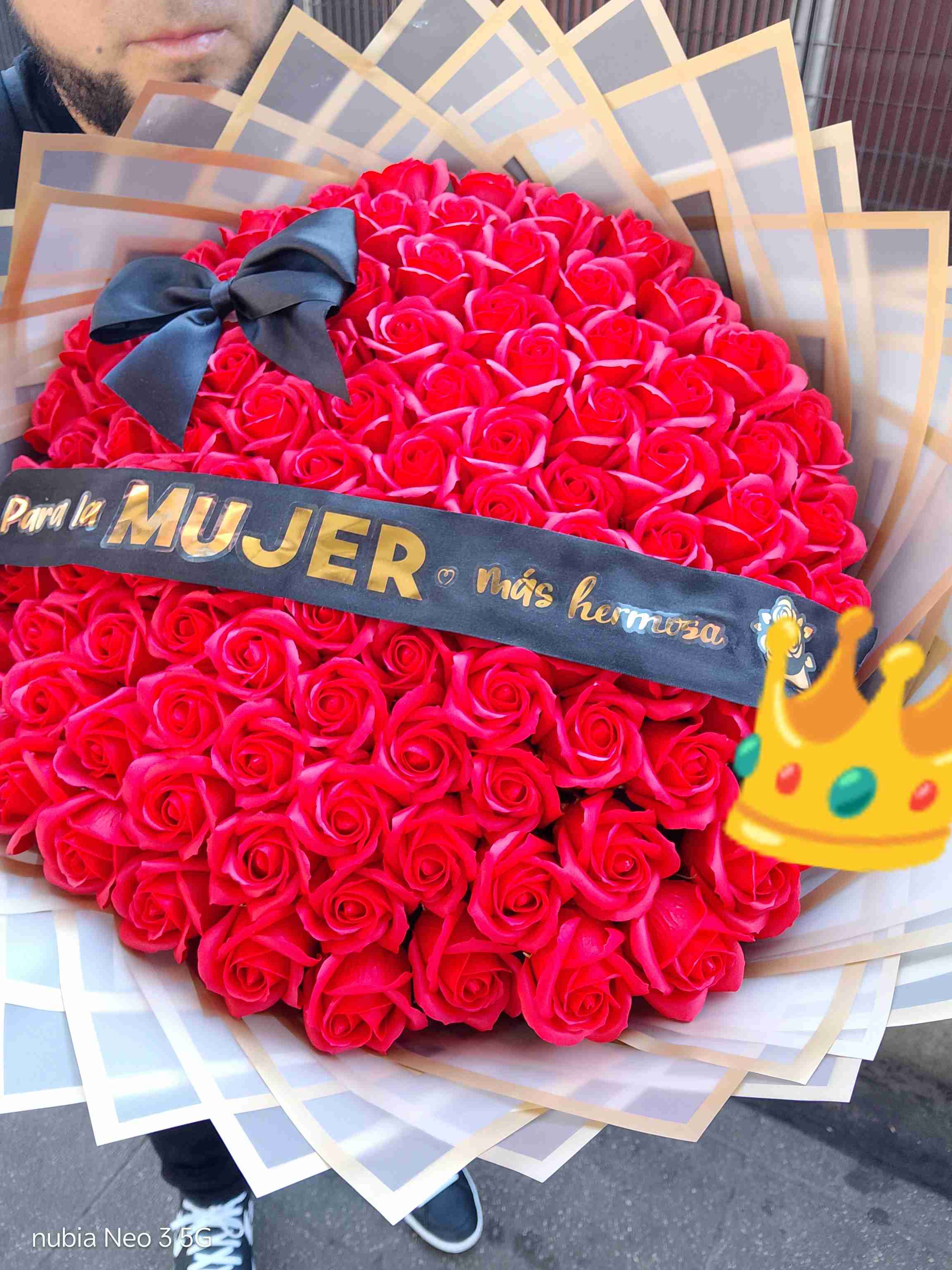 Ramo de rosas rojas grande