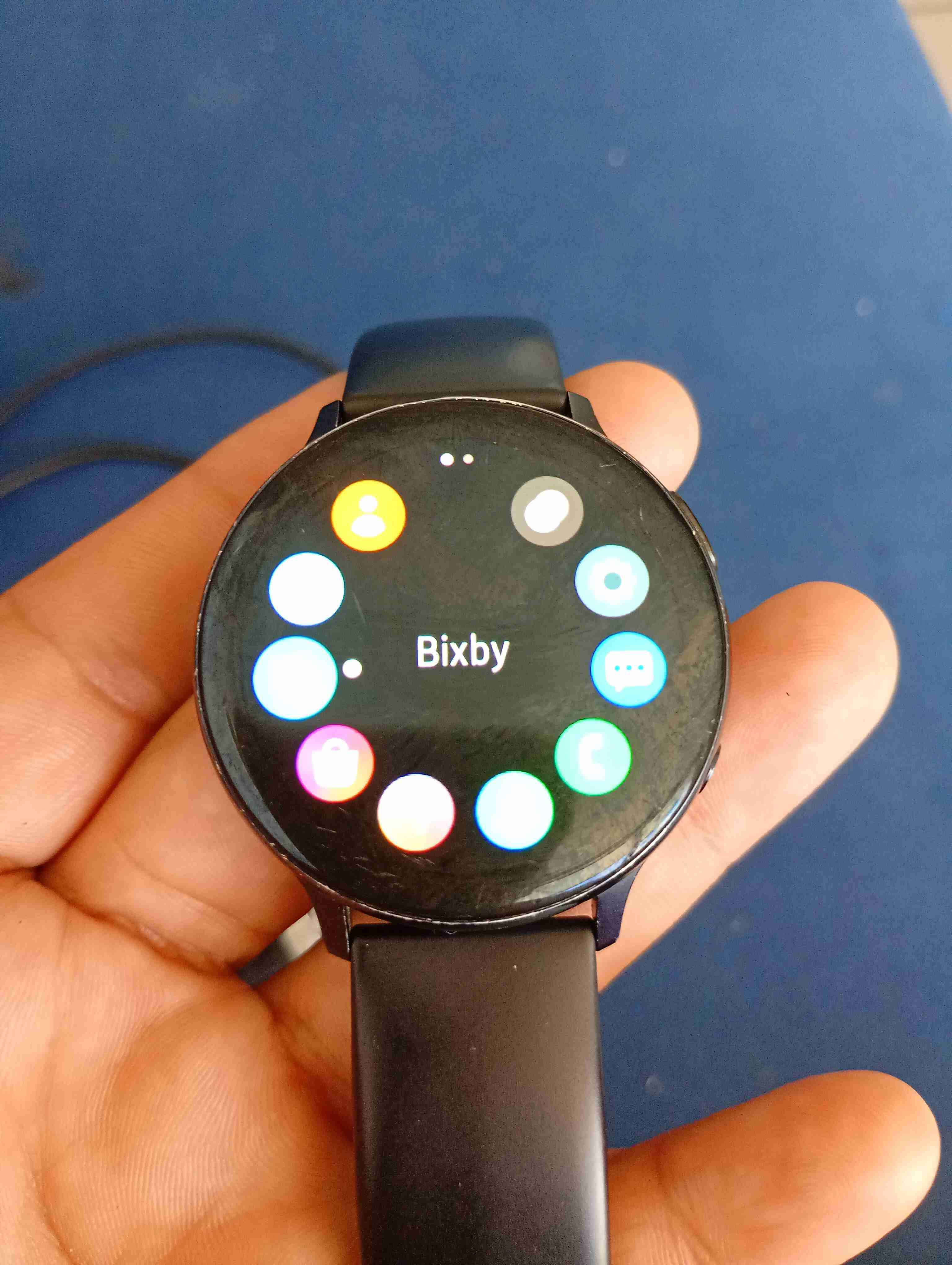 Smartwatch negro con cargador - miniatura 2