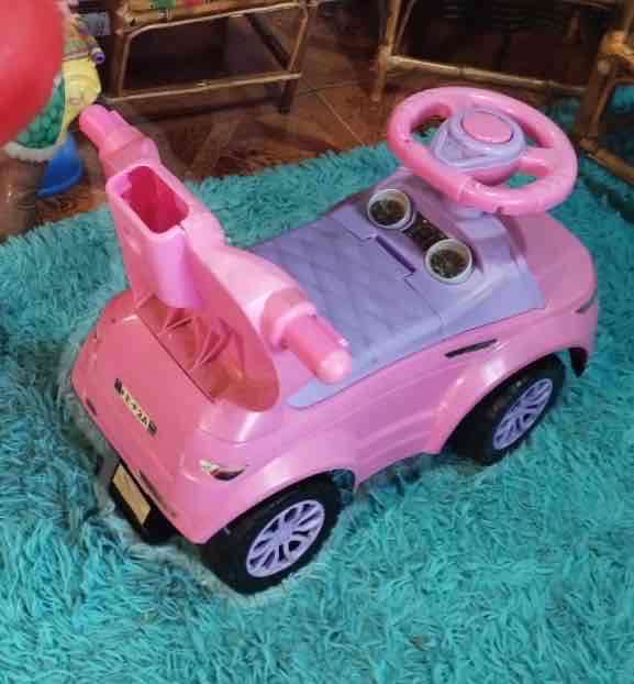 Auto andador infantil rosa