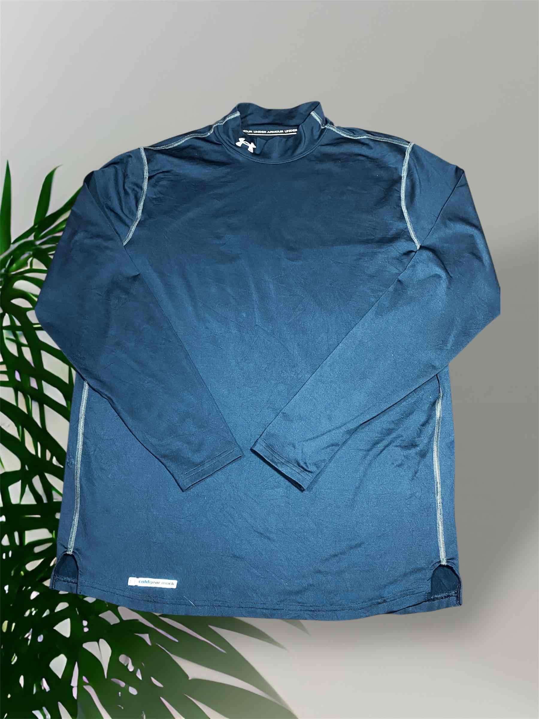 Polera deportiva azul manga larga