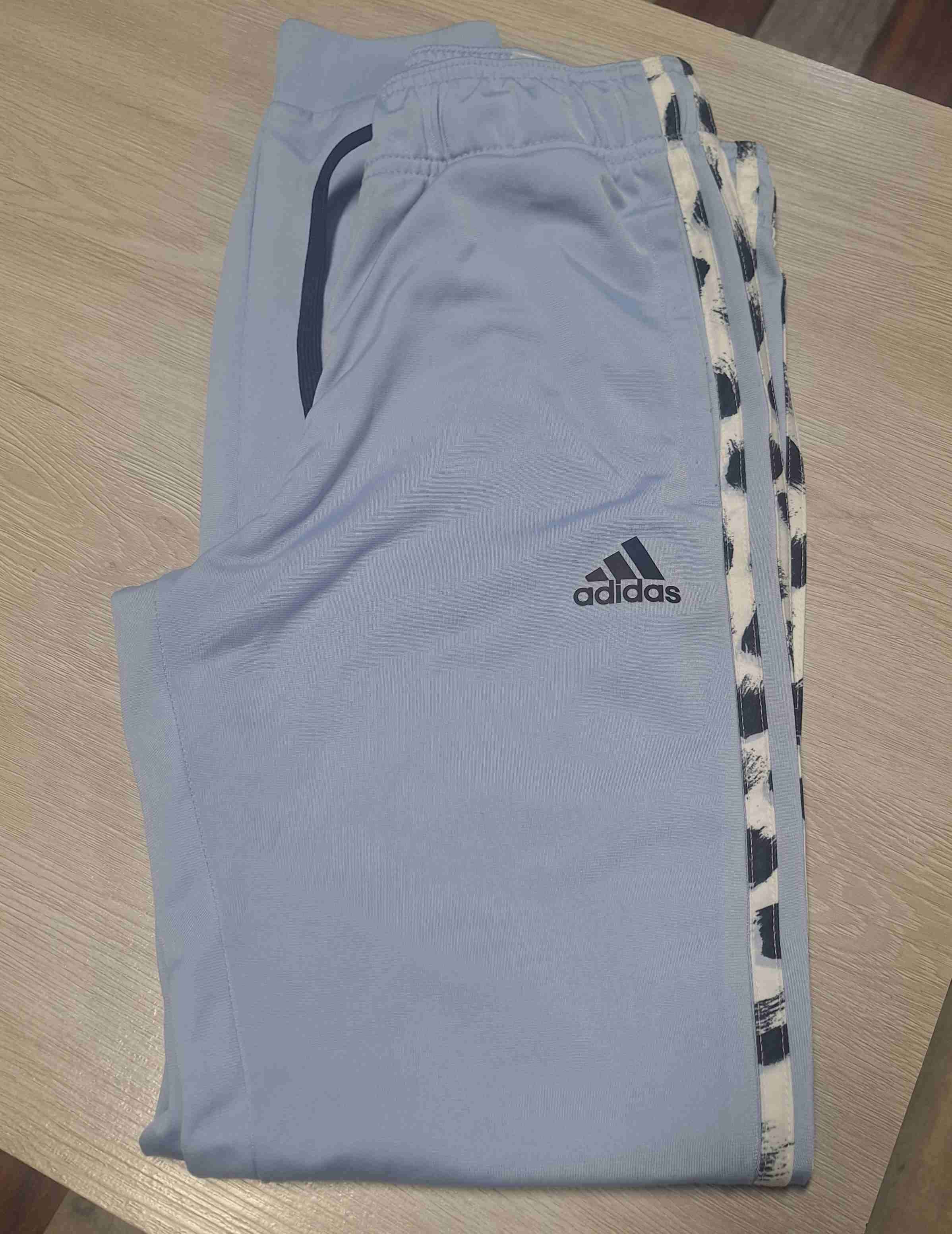 Pantalones deportivos adidas celestes - miniatura 3