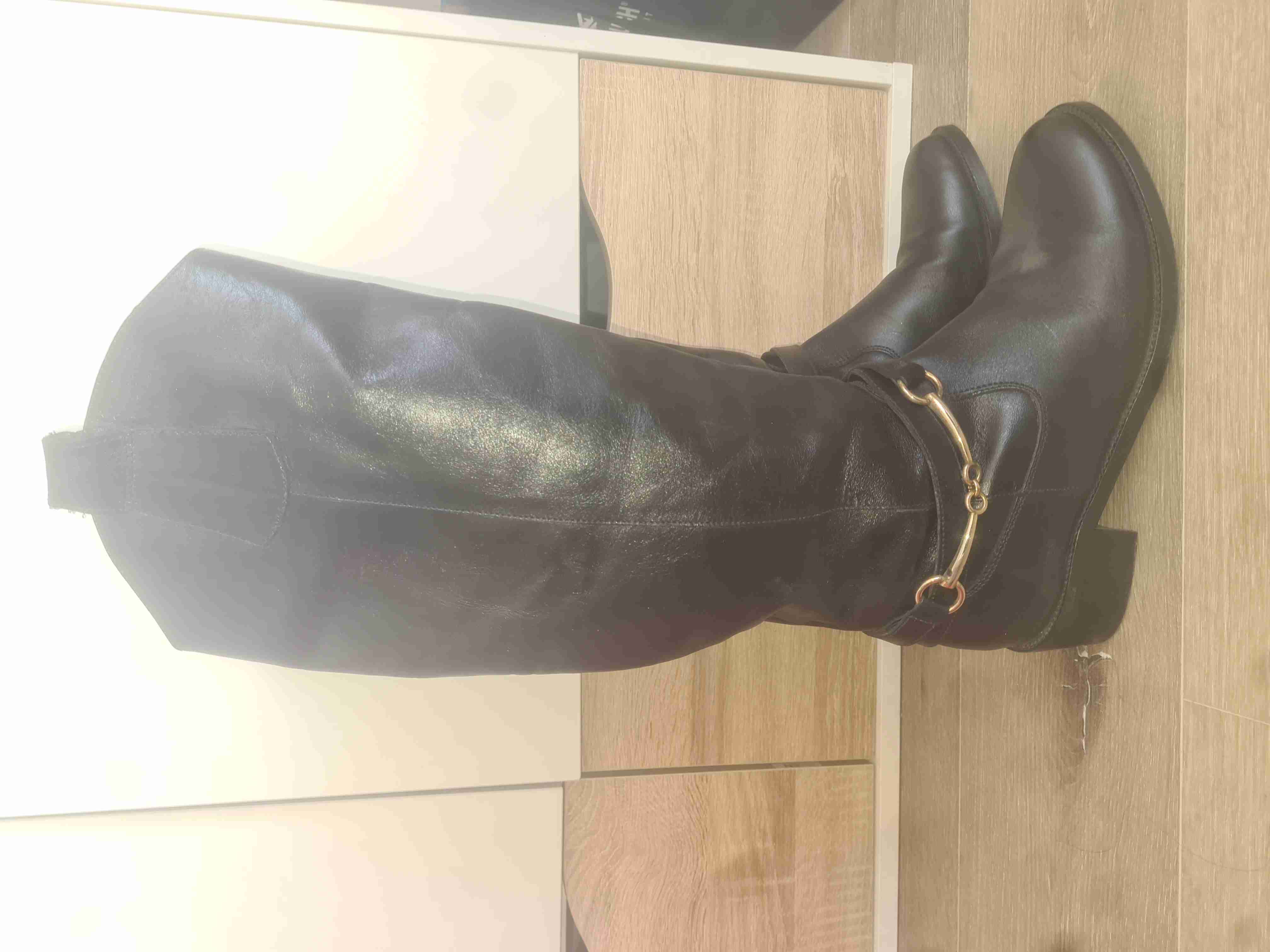 Botas negras de cuero - miniatura 2