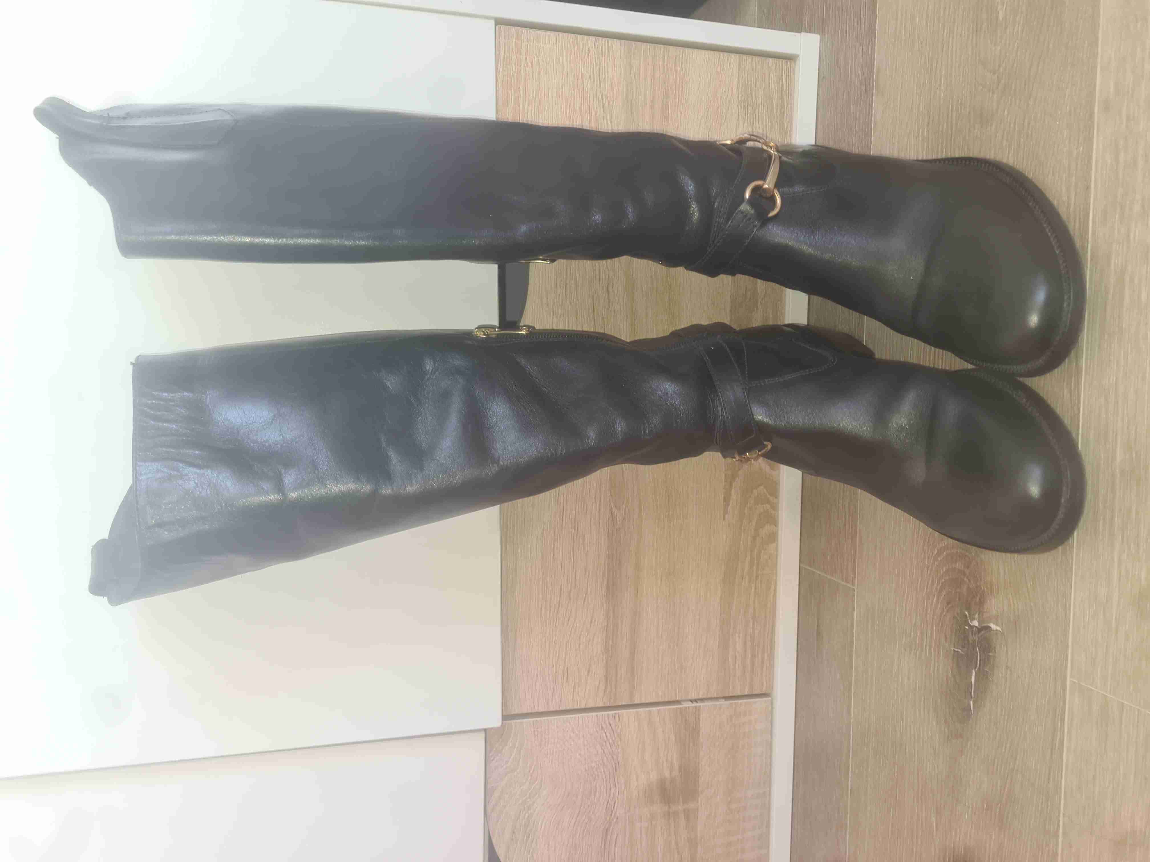 Botas negras de cuero - miniatura 3