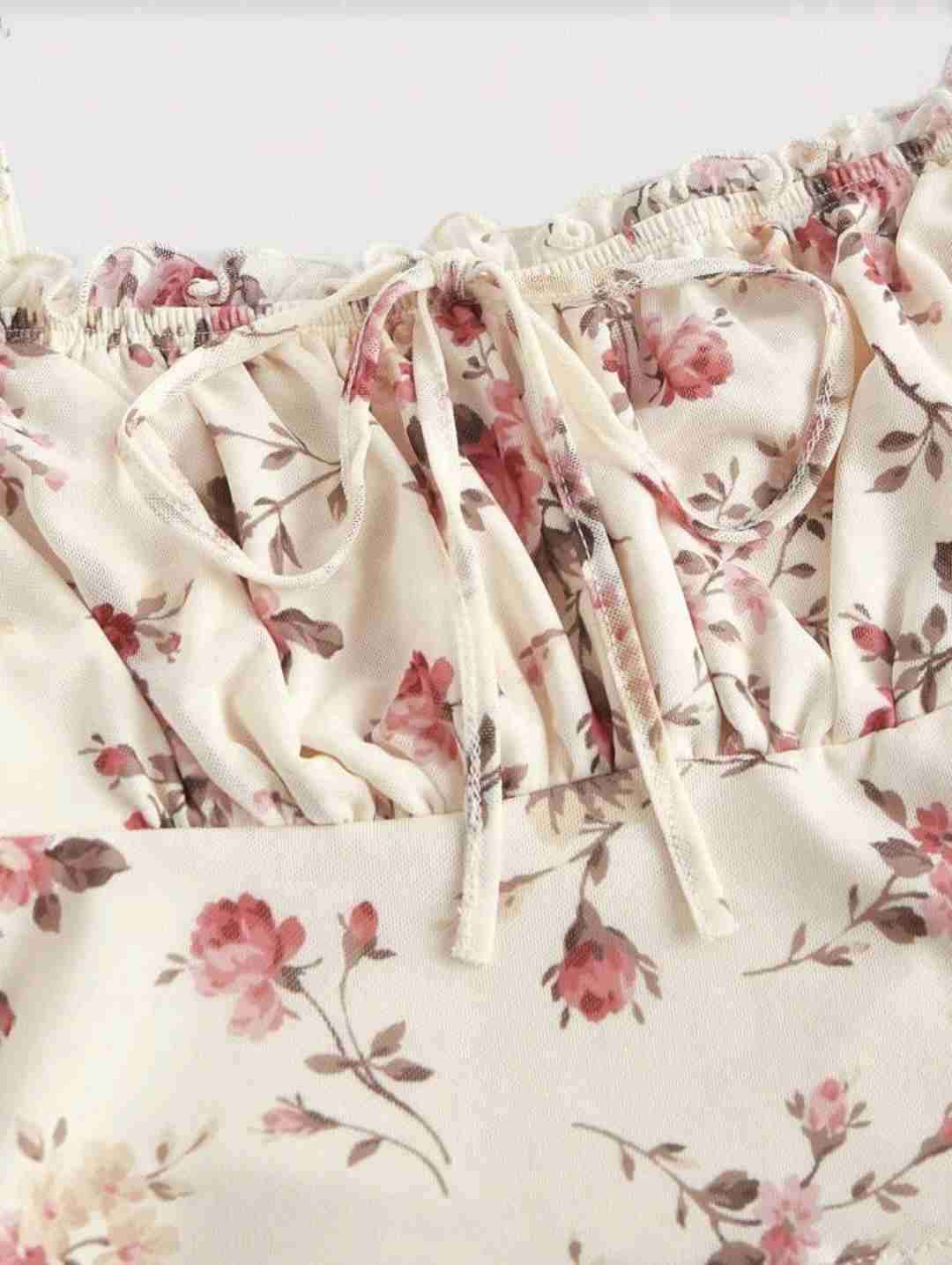 Camiseta crop con estampado floral - miniatura 2