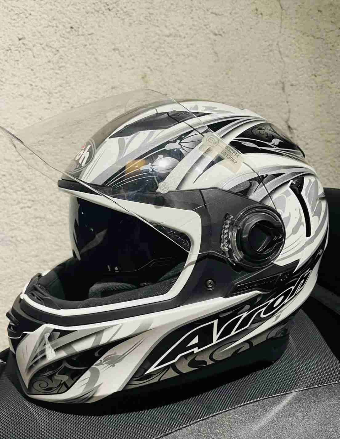 Casco Airoh integral negro y blanco - miniatura 6