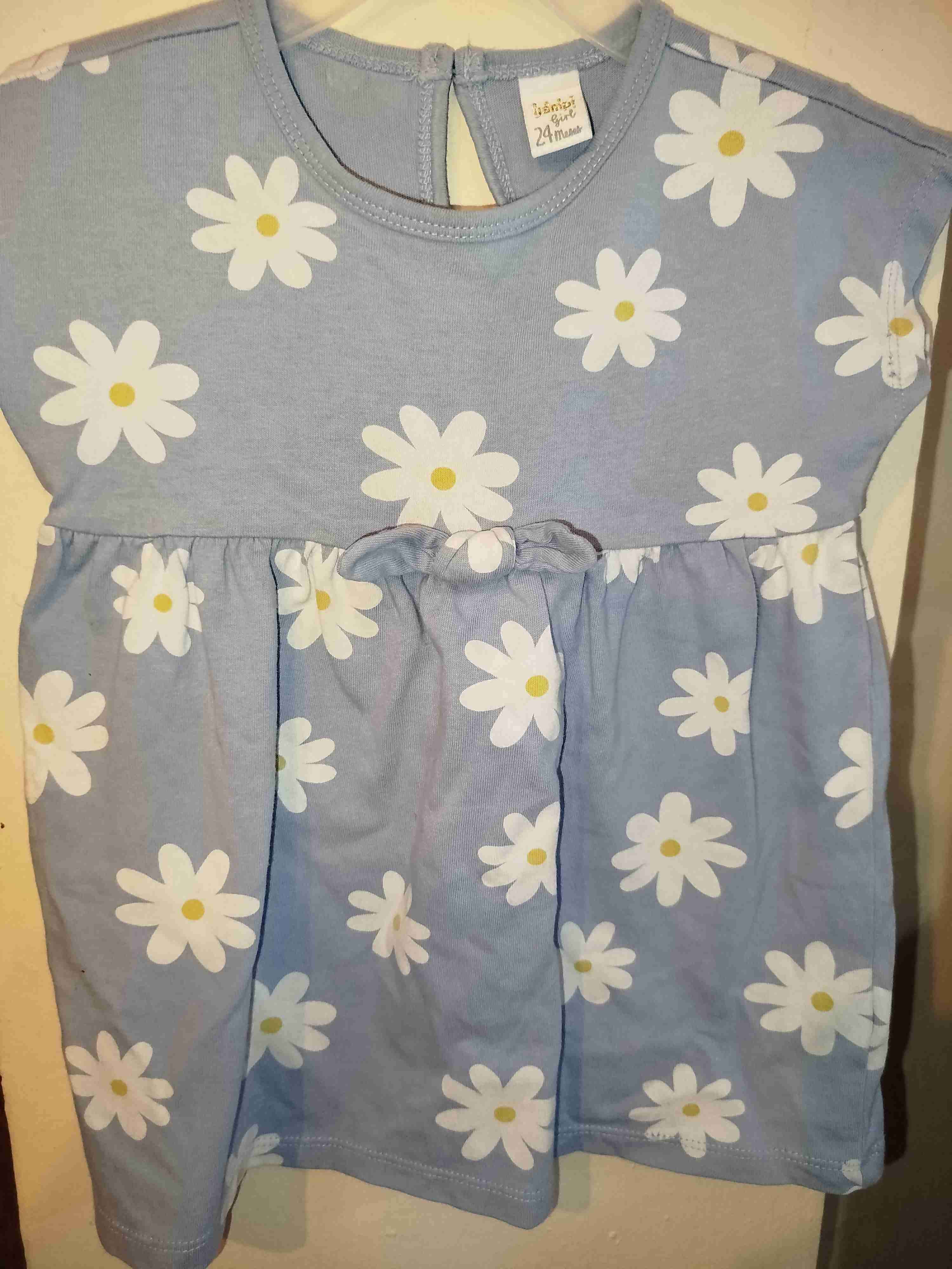 Vestido azul con margaritas