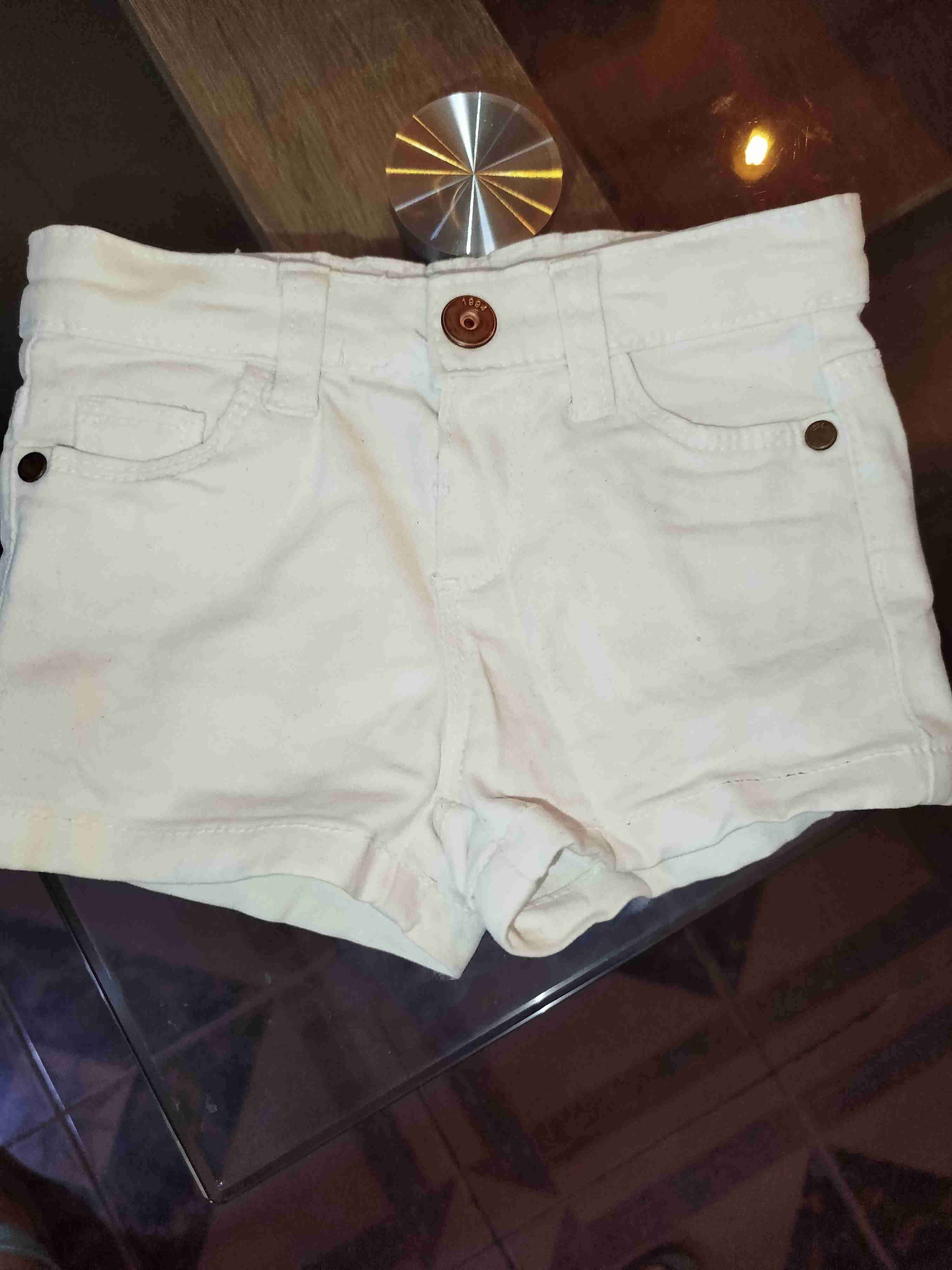 Short de mezclilla blanco