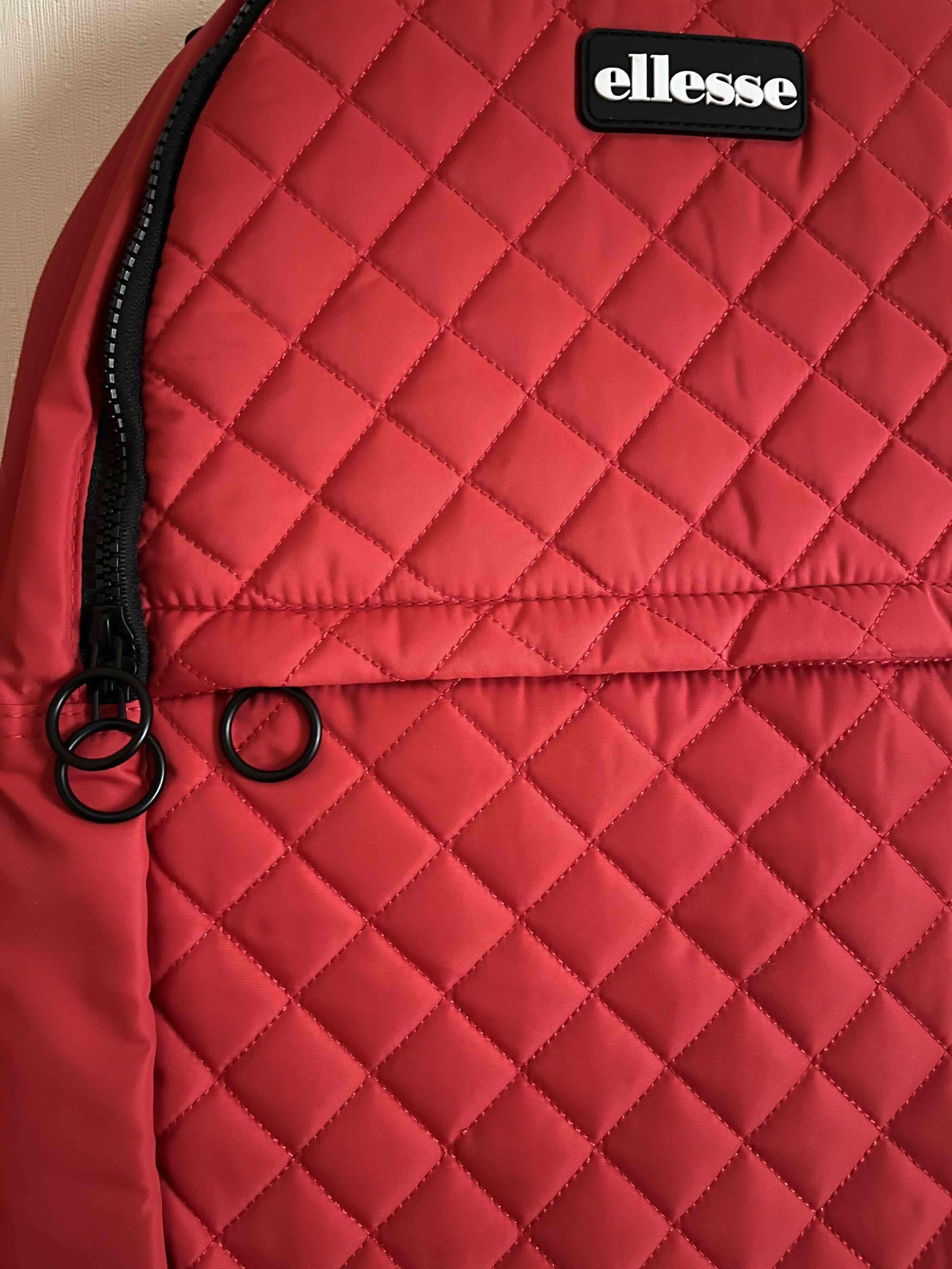 Mochila roja acolchada Ellesse modelo Bari - miniatura 4