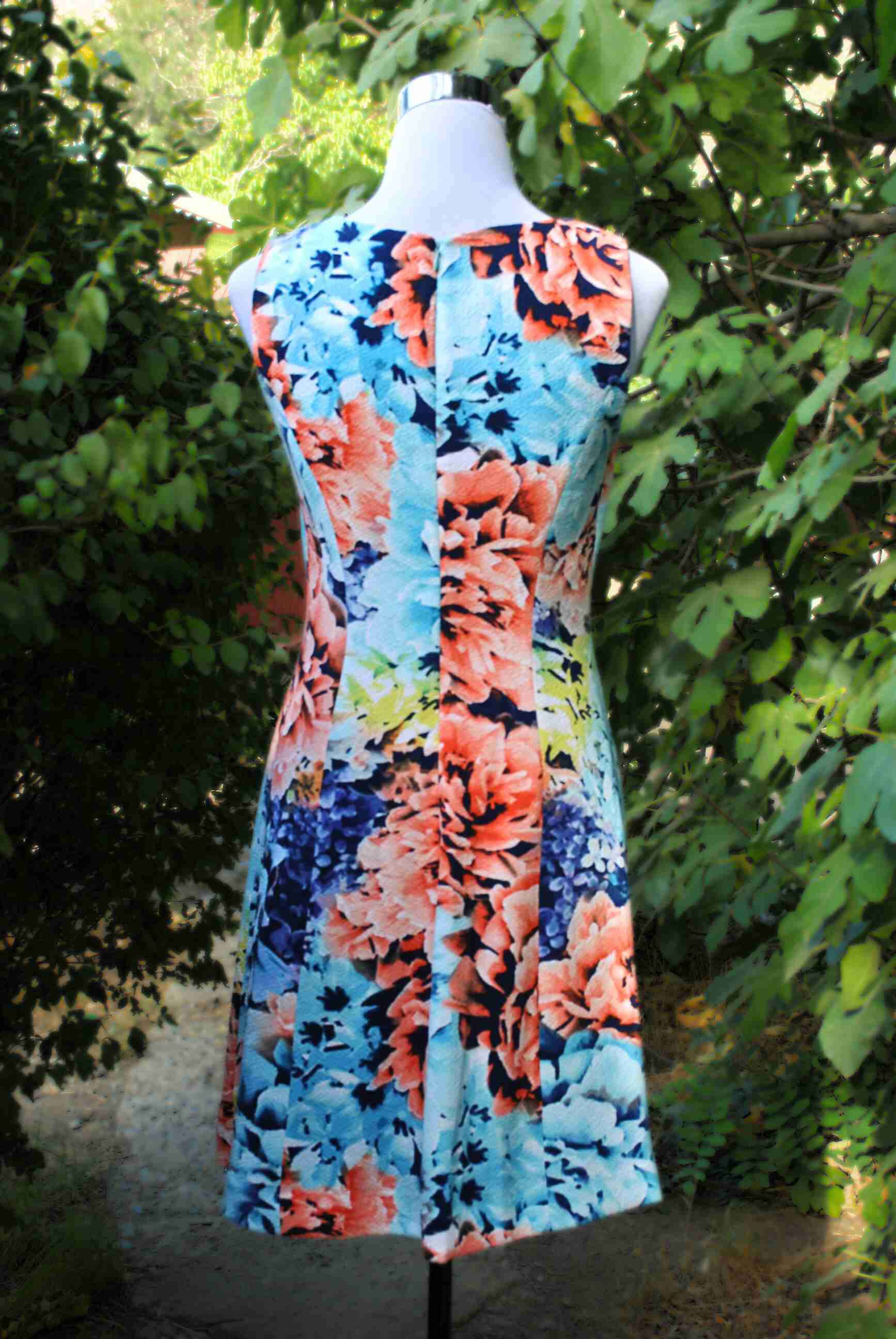 Vestido floral colorido sin mangas - miniatura 2