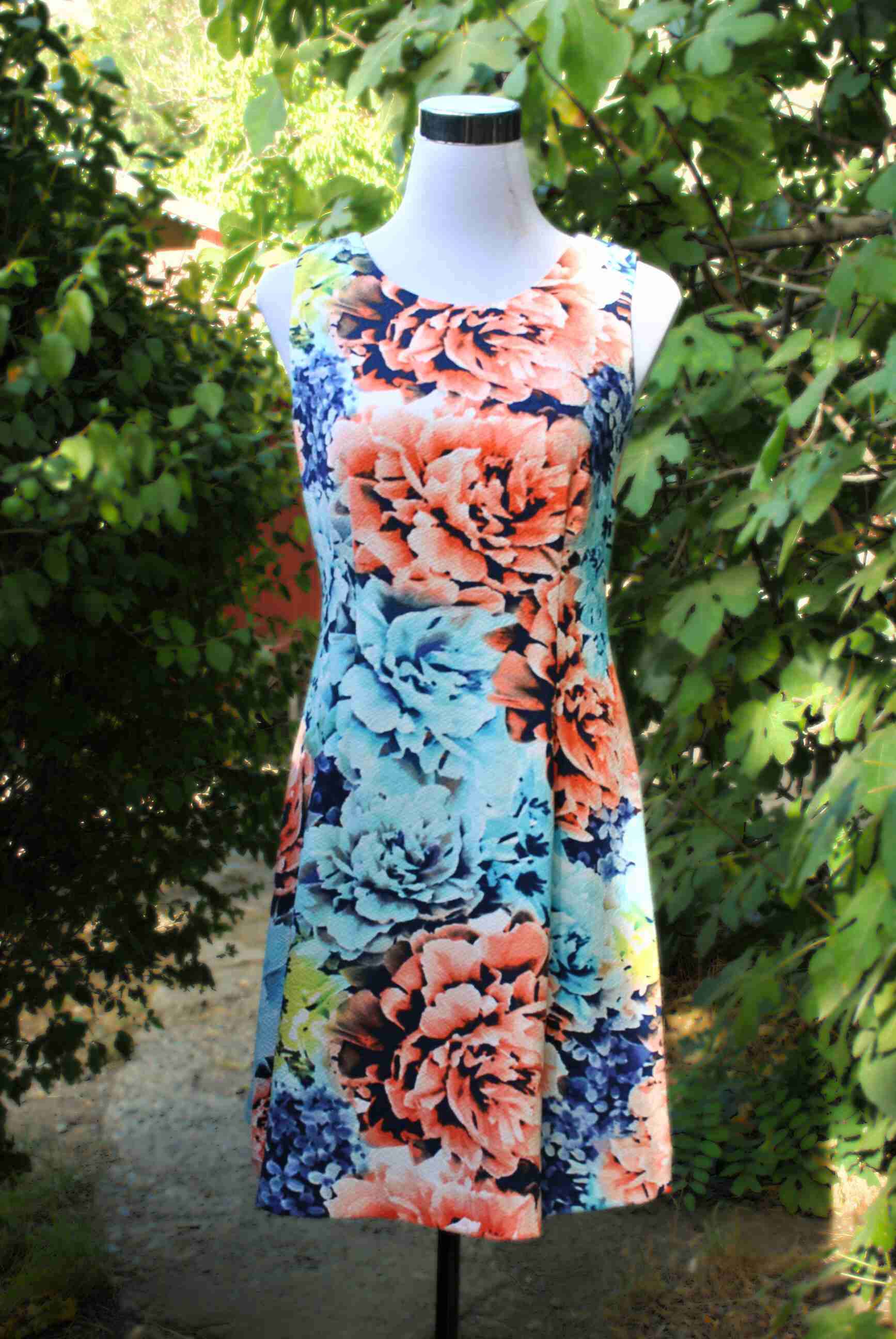 Vestido floral colorido sin mangas - miniatura 3