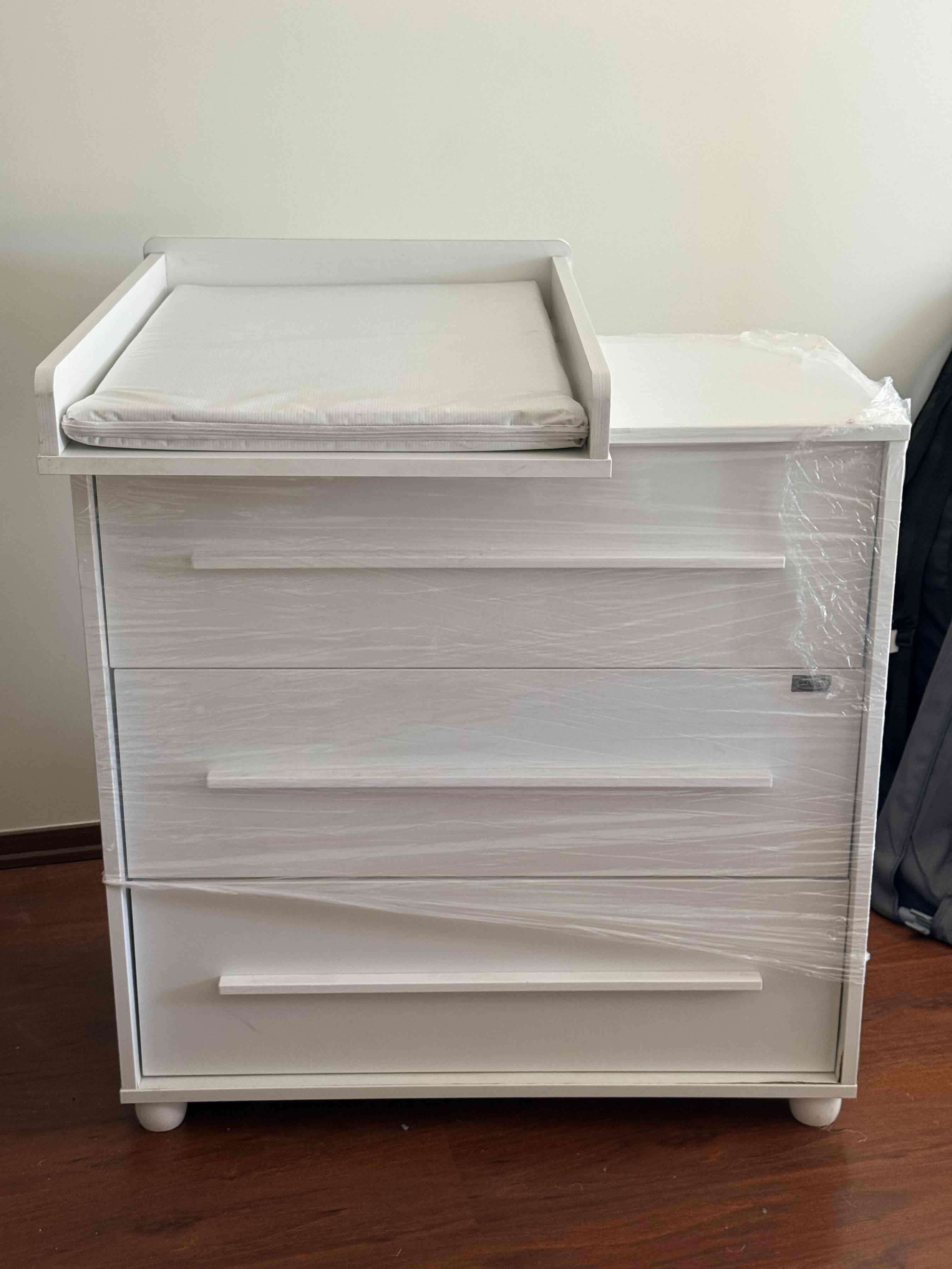 Cómoda blanca nueva con cajones/mudador removible - miniatura 5