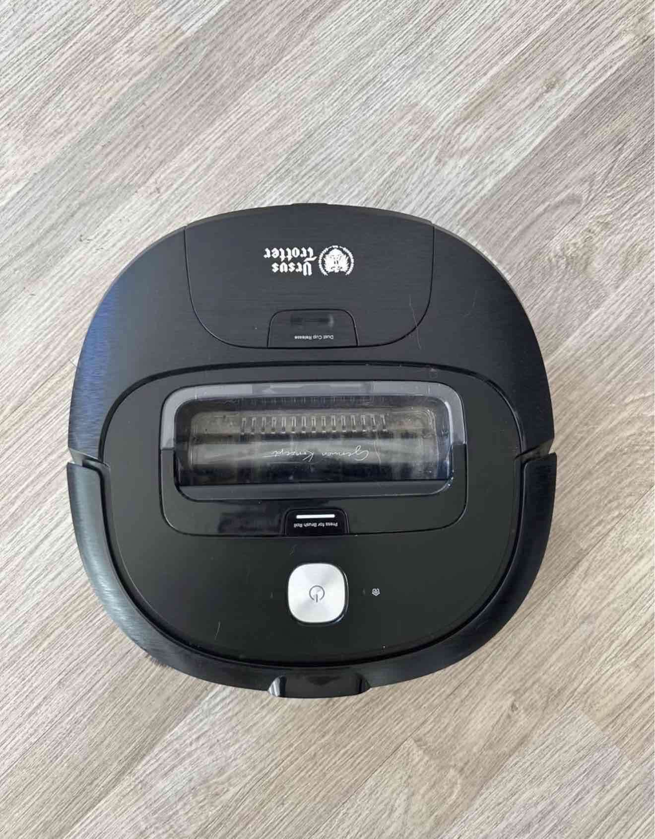 Robot aspiradora negro