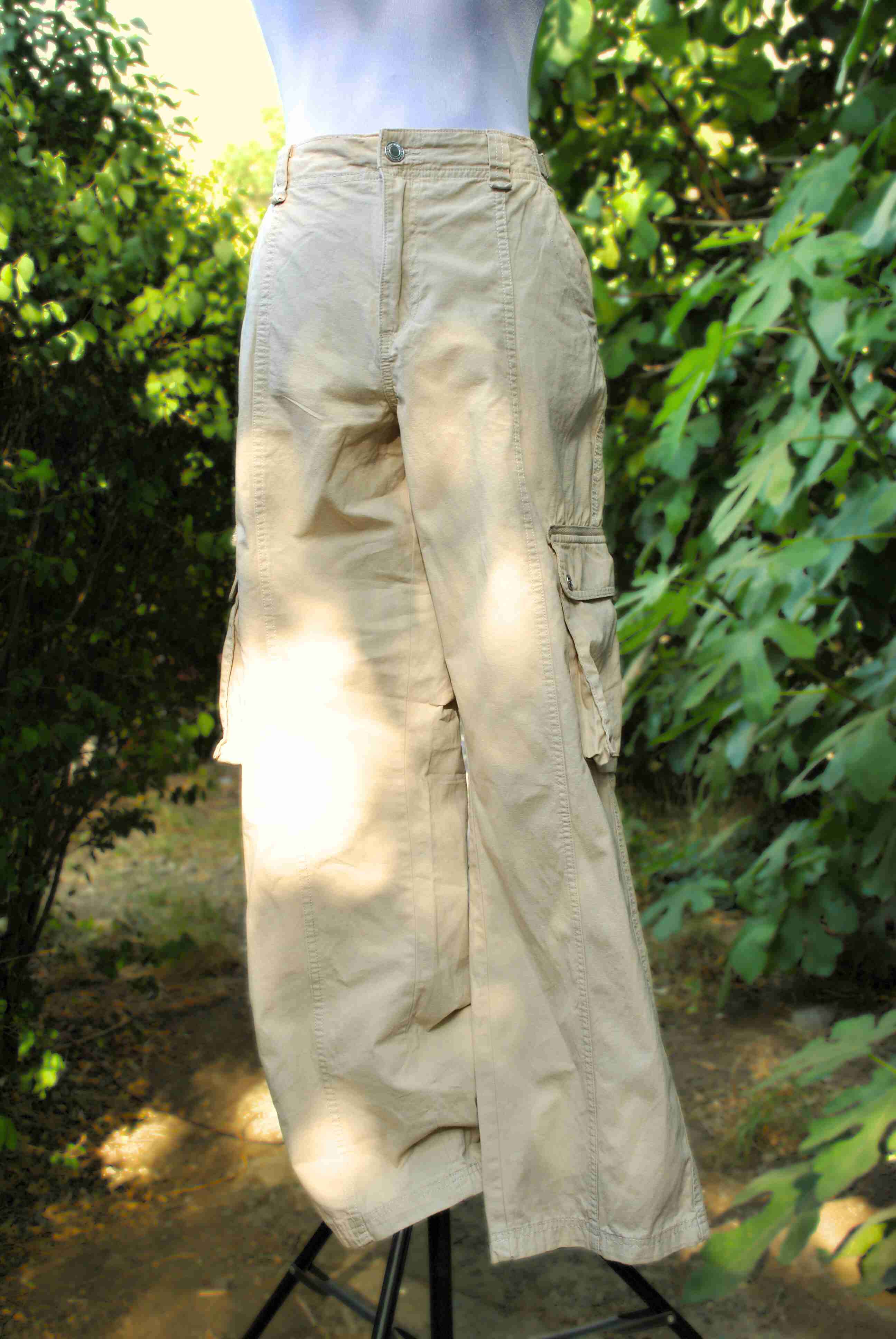 Pantalones cargo beige mujer