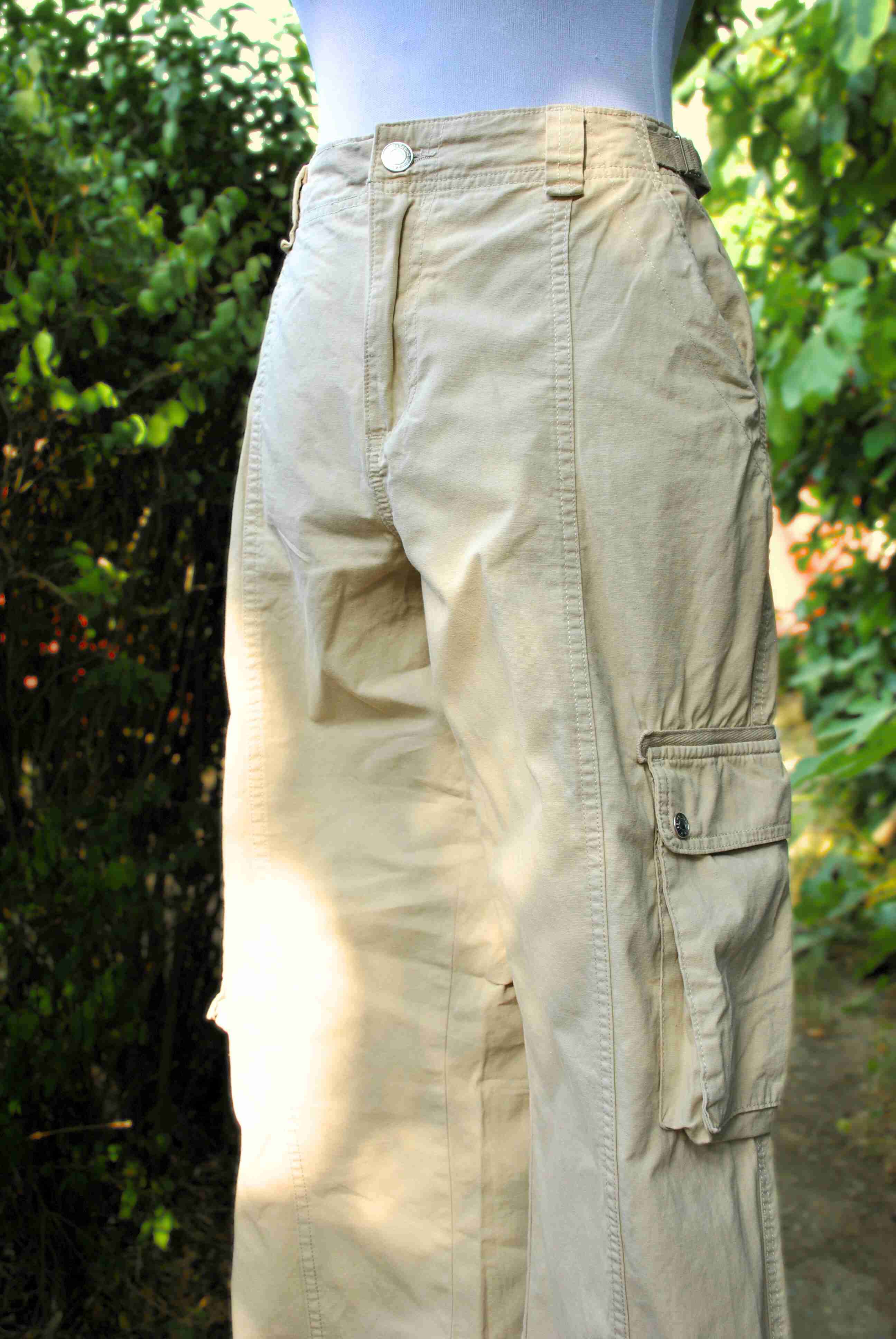 Pantalones cargo beige mujer - miniatura 3