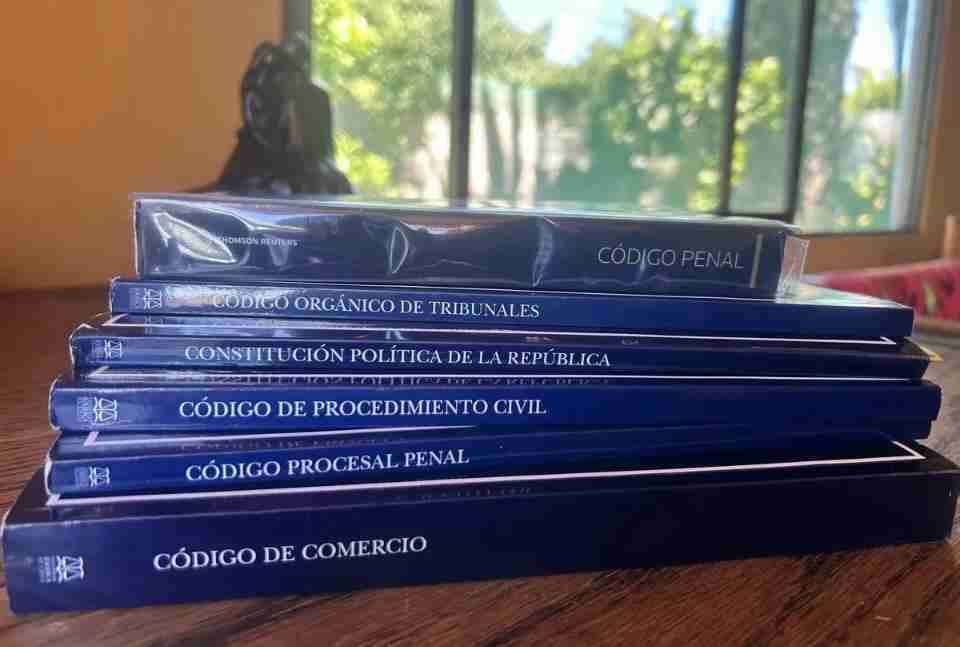 Colección códigos y constitución Chile - miniatura 3