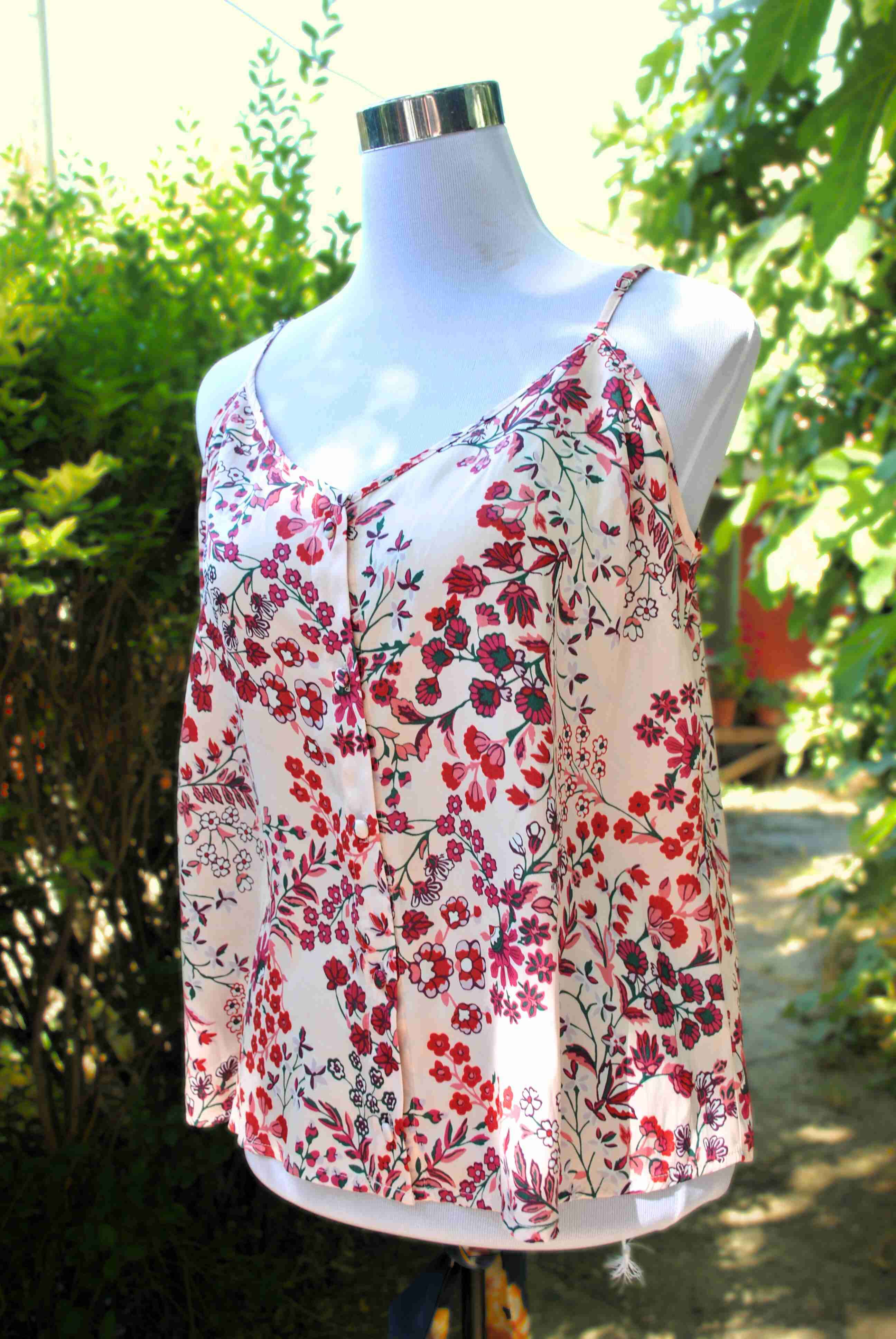 Blusa floral sin mangas