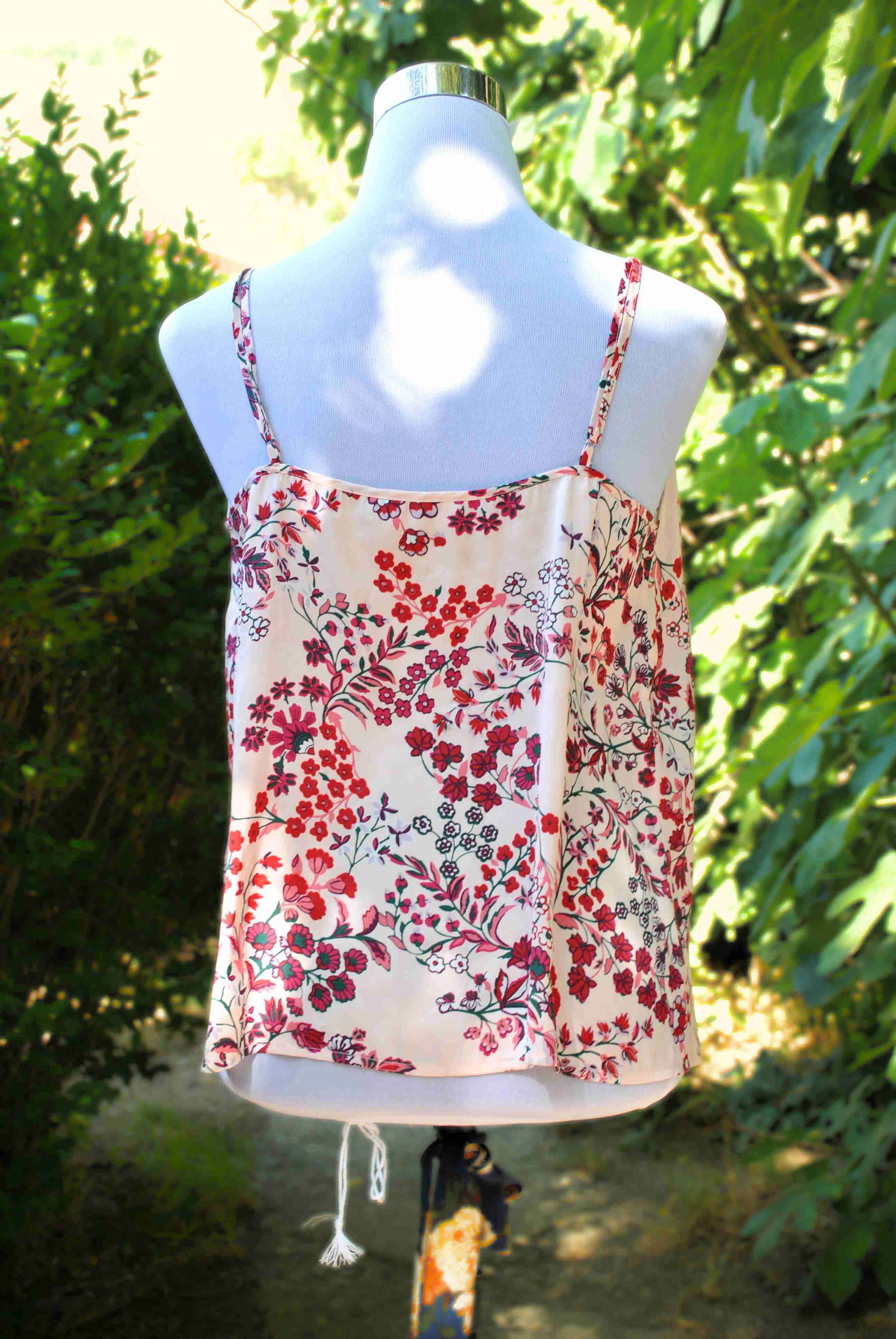 Blusa floral sin mangas - miniatura 2