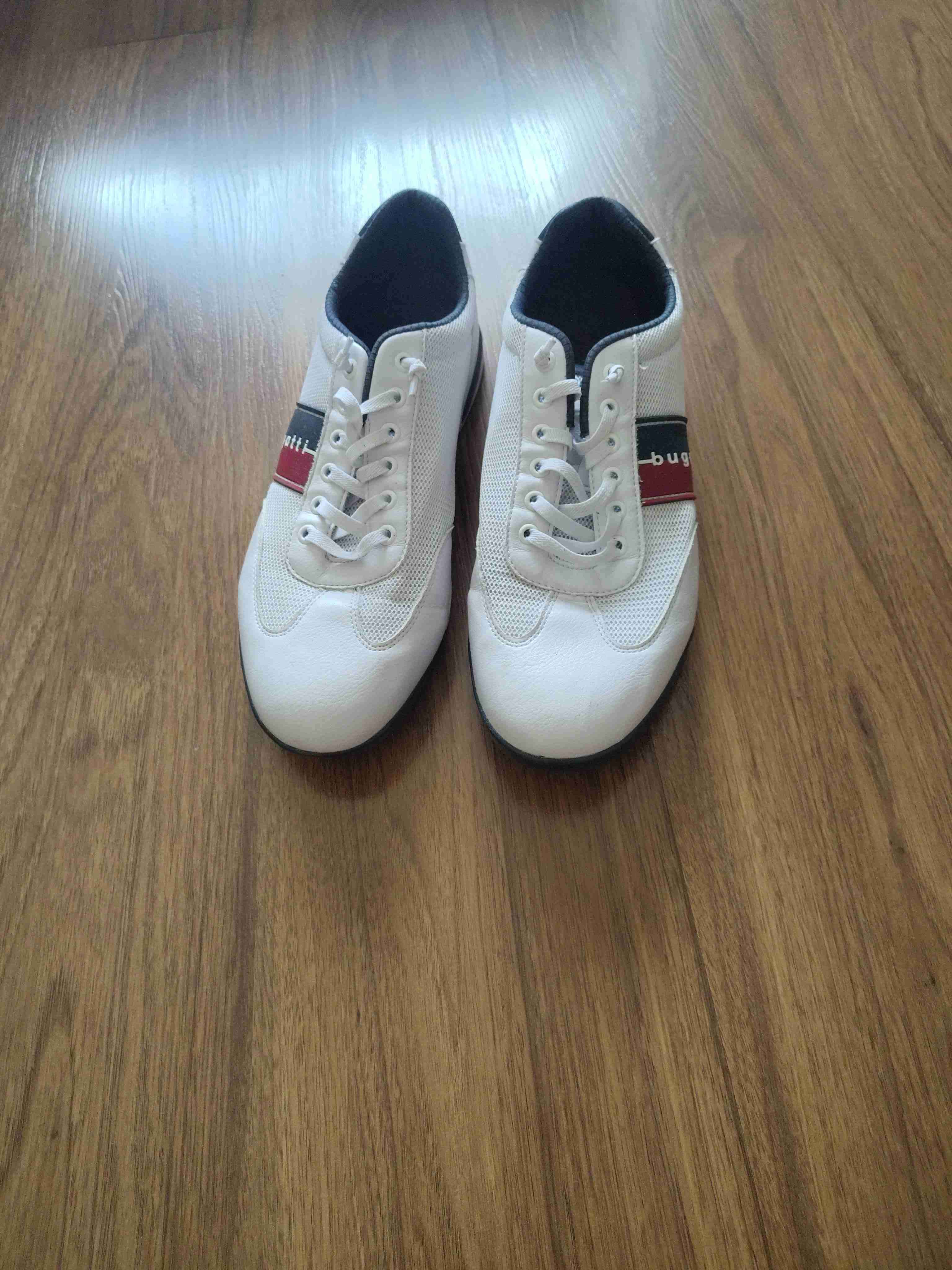 Zapatillas blancas estilo casual Bugatti