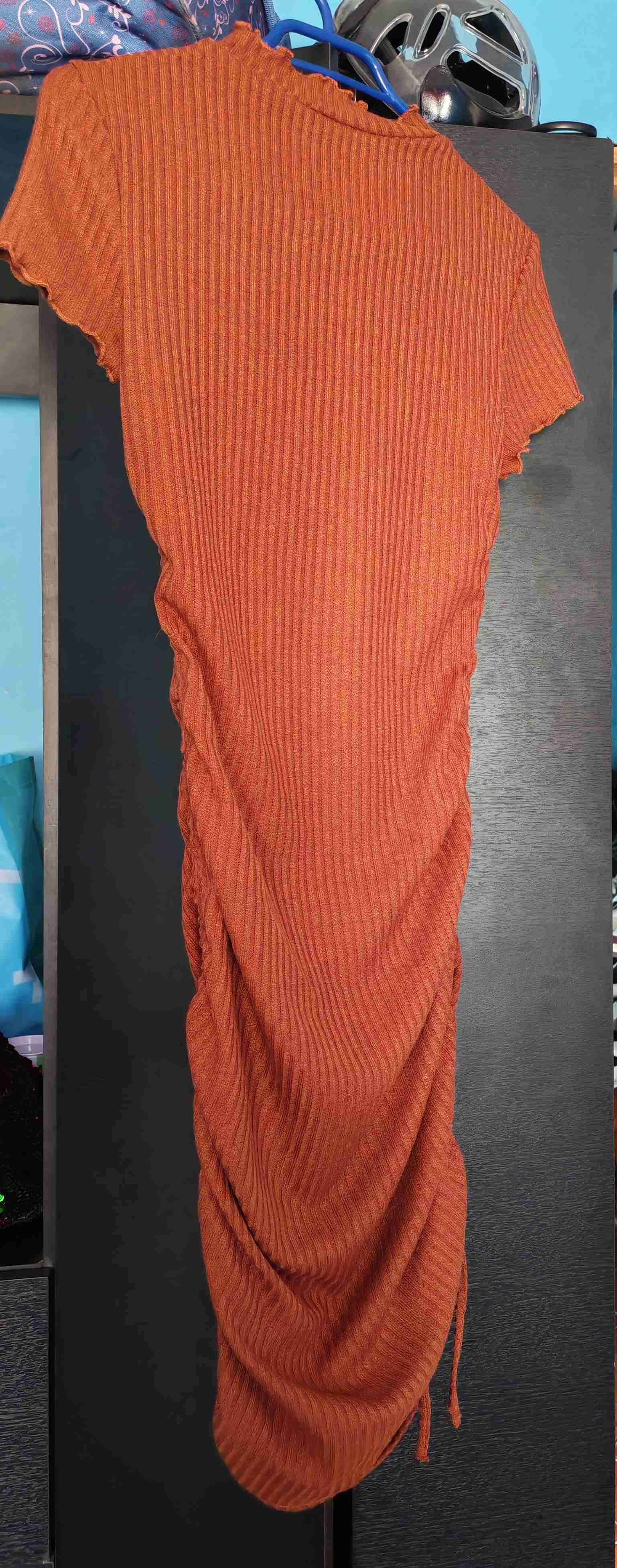 Vestido naranja de punto ajustado