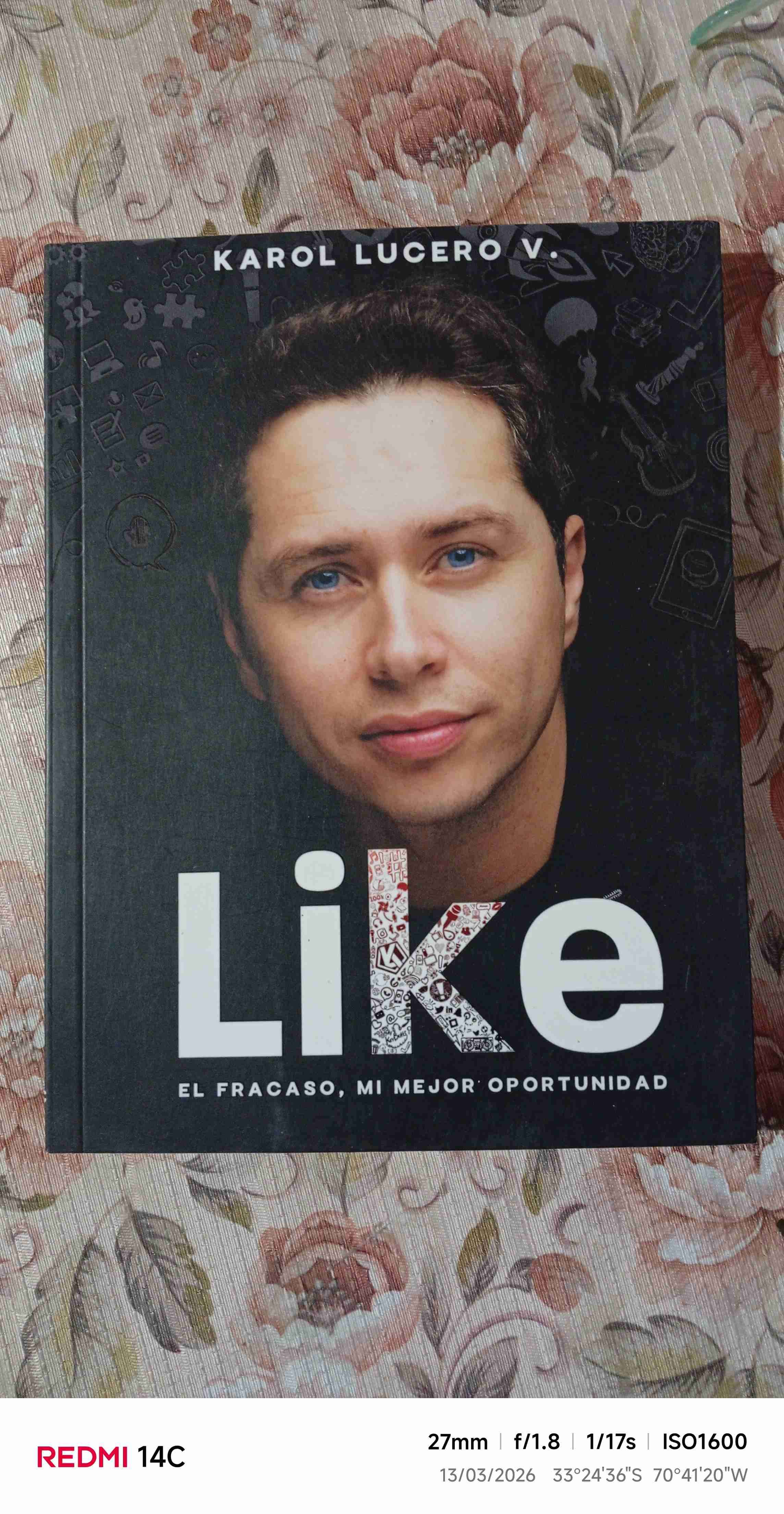 Libro 'Like' de Karol Lucero