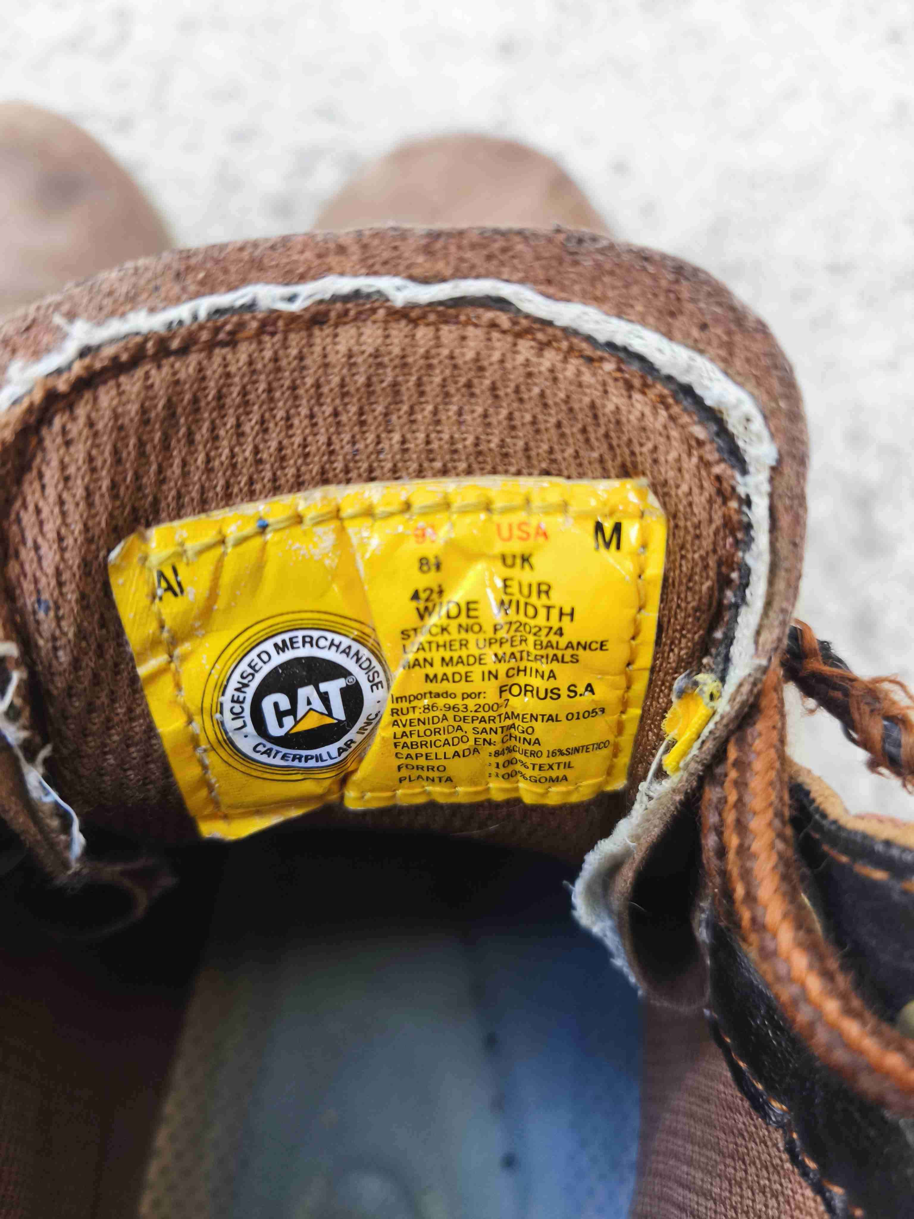 Bototos de cuero marrón marca CAT - miniatura 5