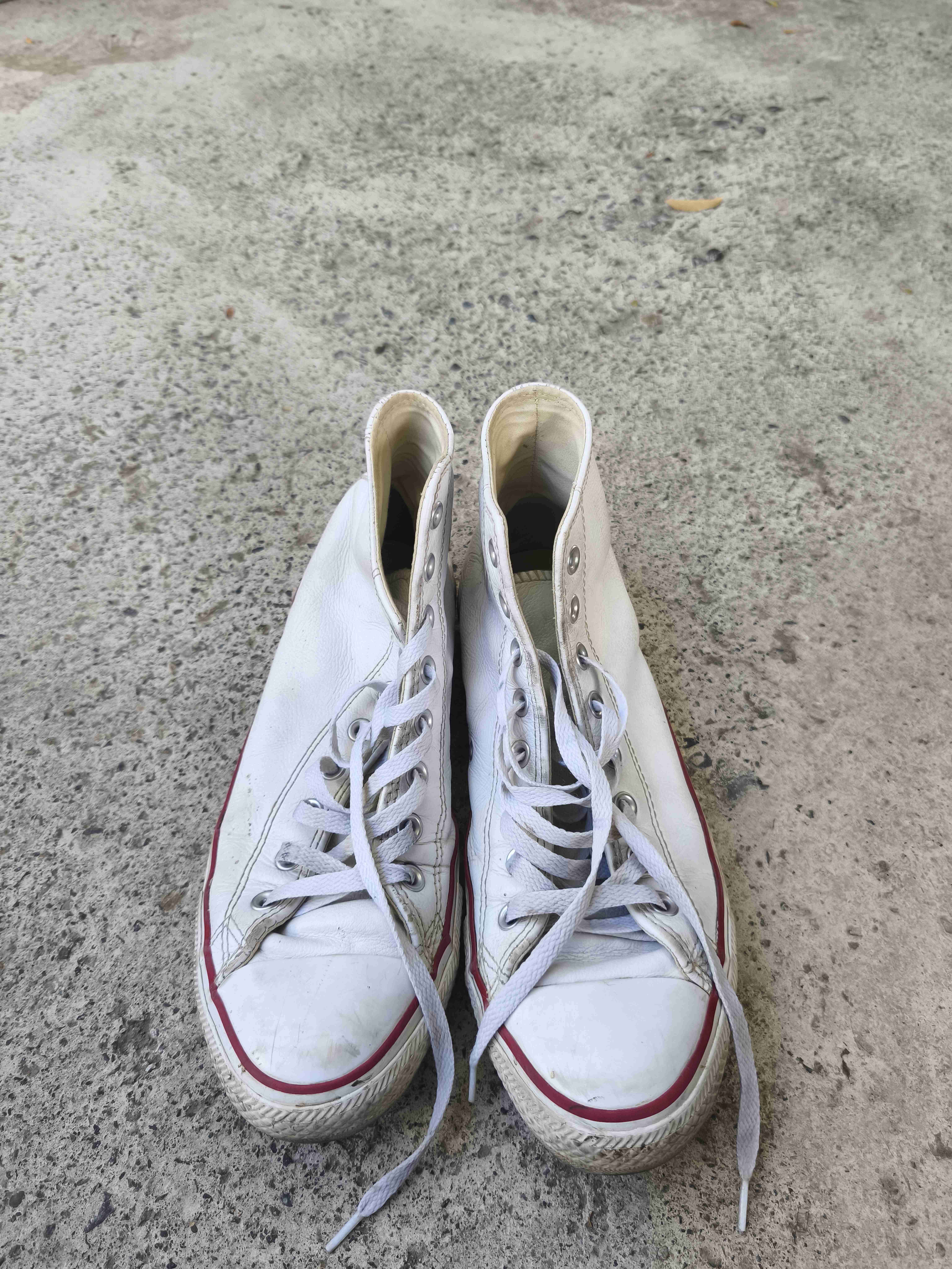 Zapatillas Converse blancas de cuero usadas - miniatura 2