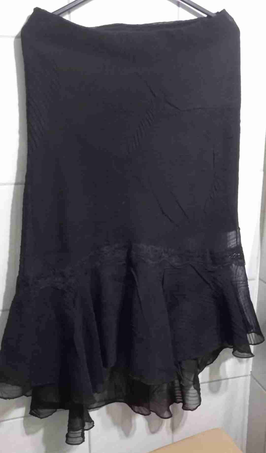 Falda negra plisada elegante Adolfo