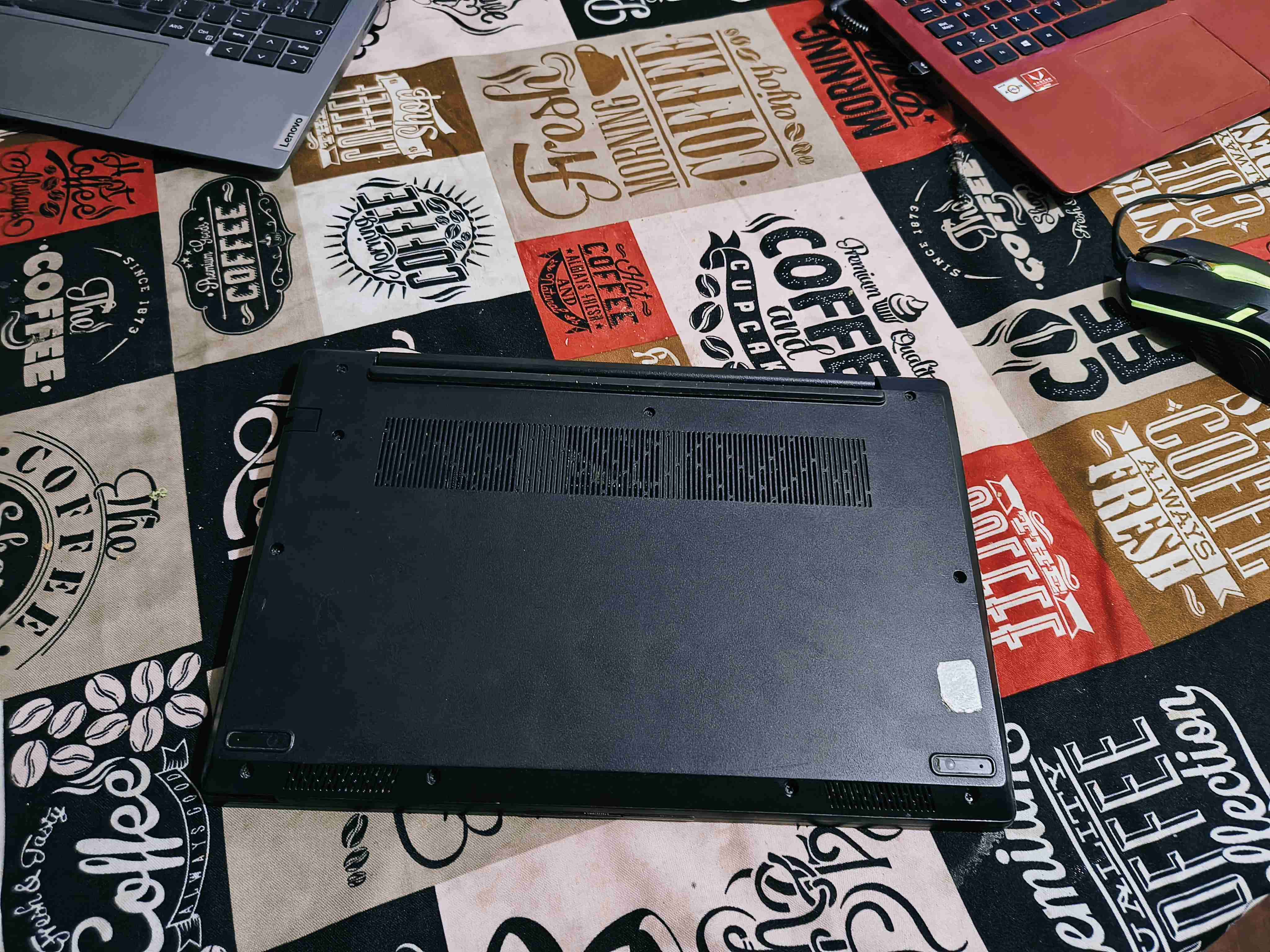 Tapa inferior de laptop