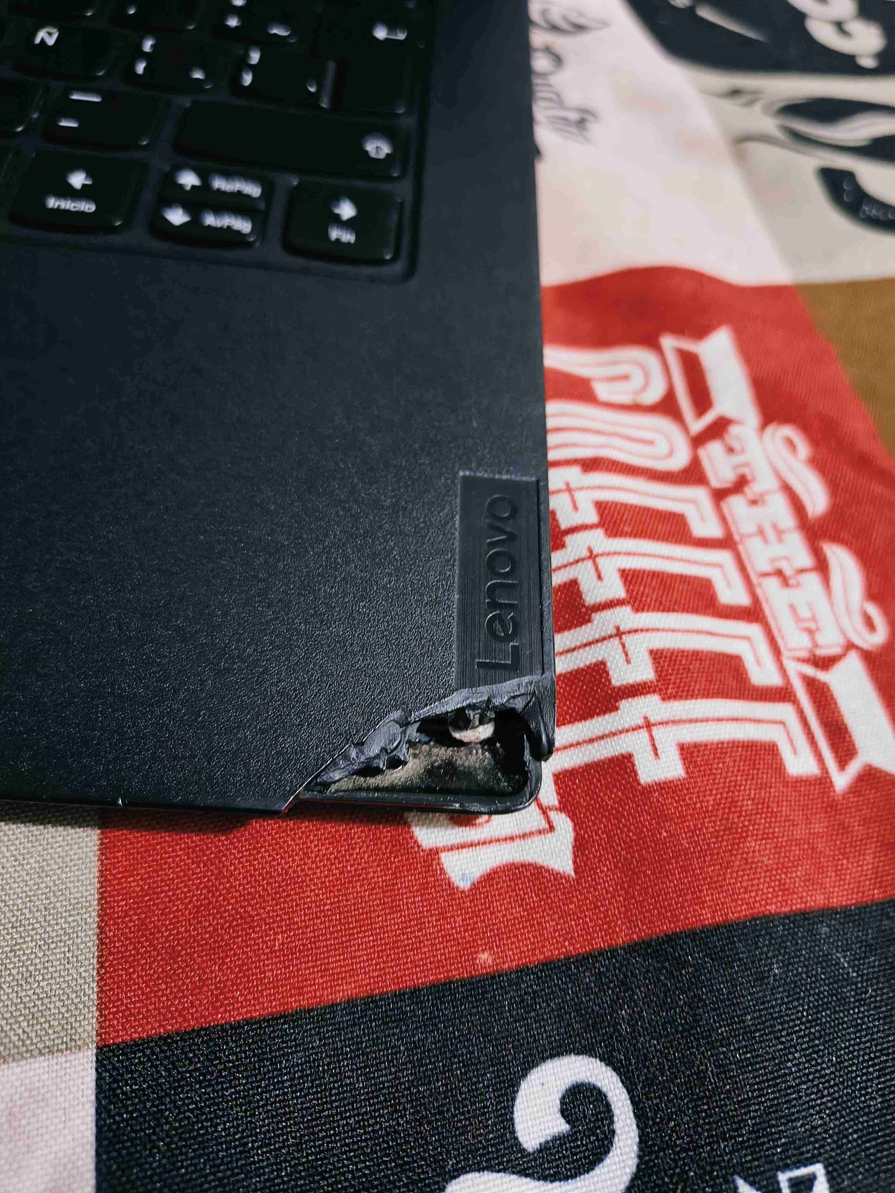 Tapa inferior de laptop - miniatura 3