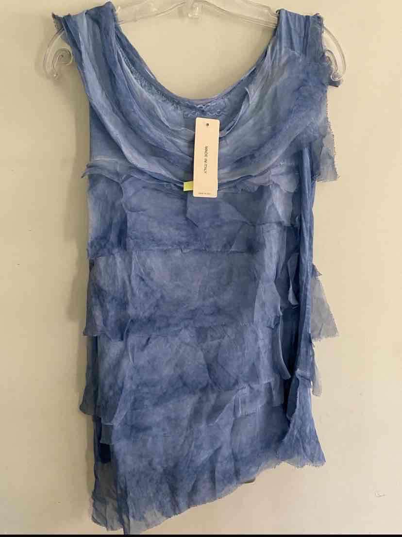 Blusa  italiana azul sin mangas con capas