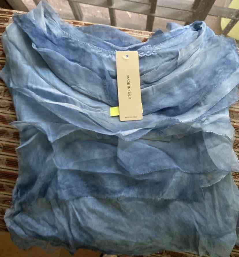 Blusa  italiana azul sin mangas con capas - miniatura 2