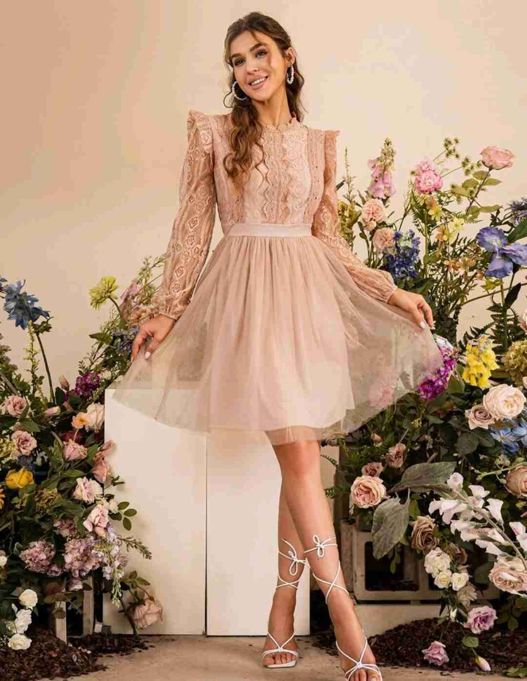 Vestido rosa de encaje elegante