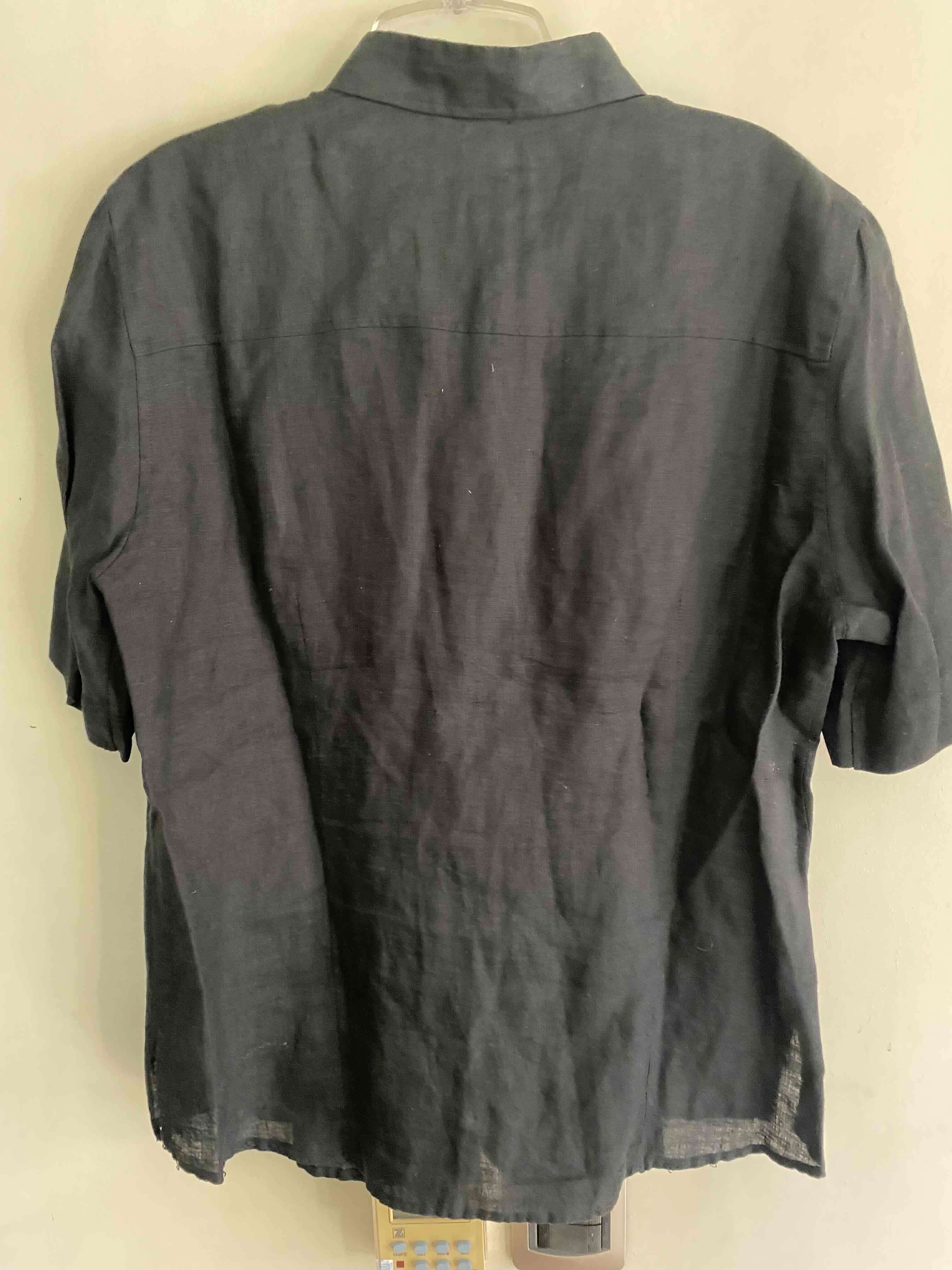 Blusa lino  negra manga corta con etiqueta - miniatura 3