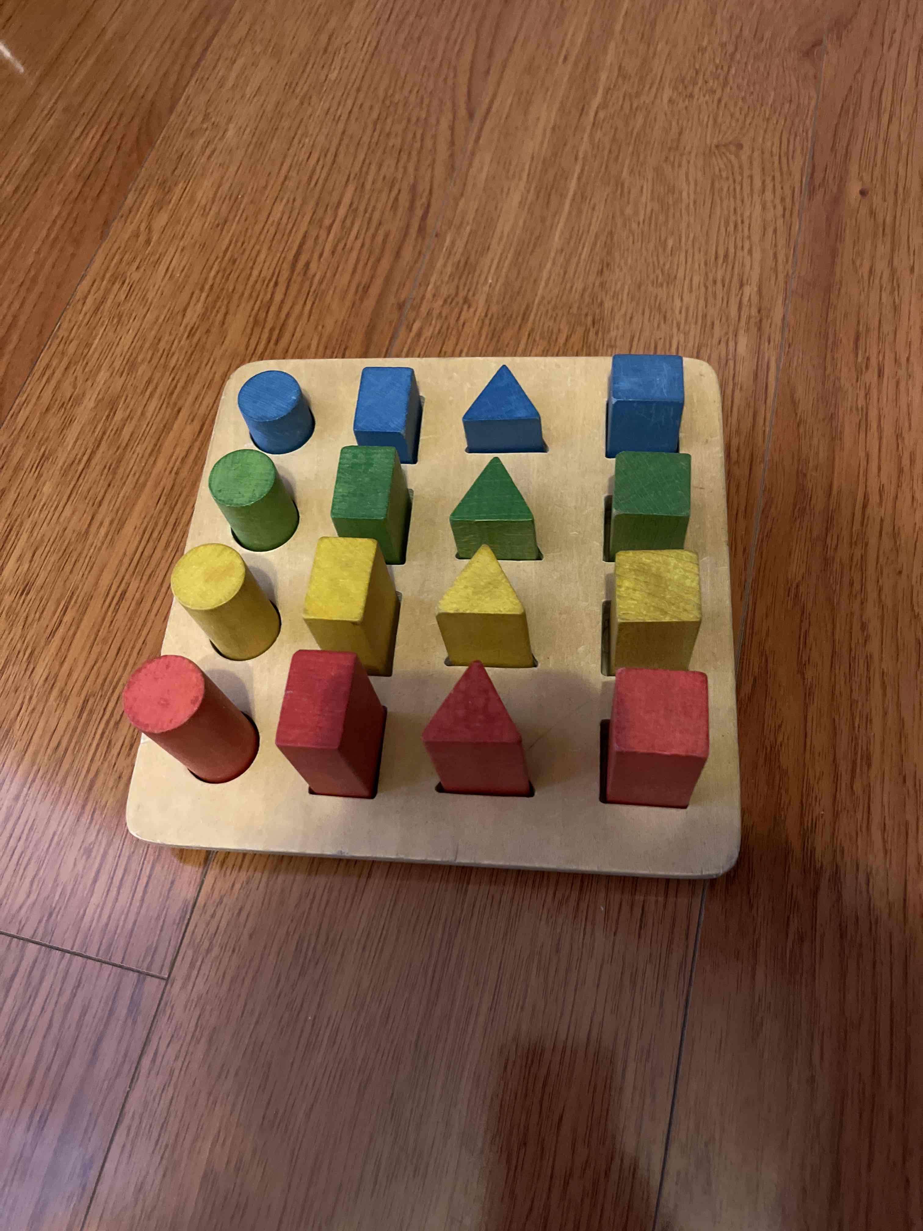 Rompecabezas de madera geométrico