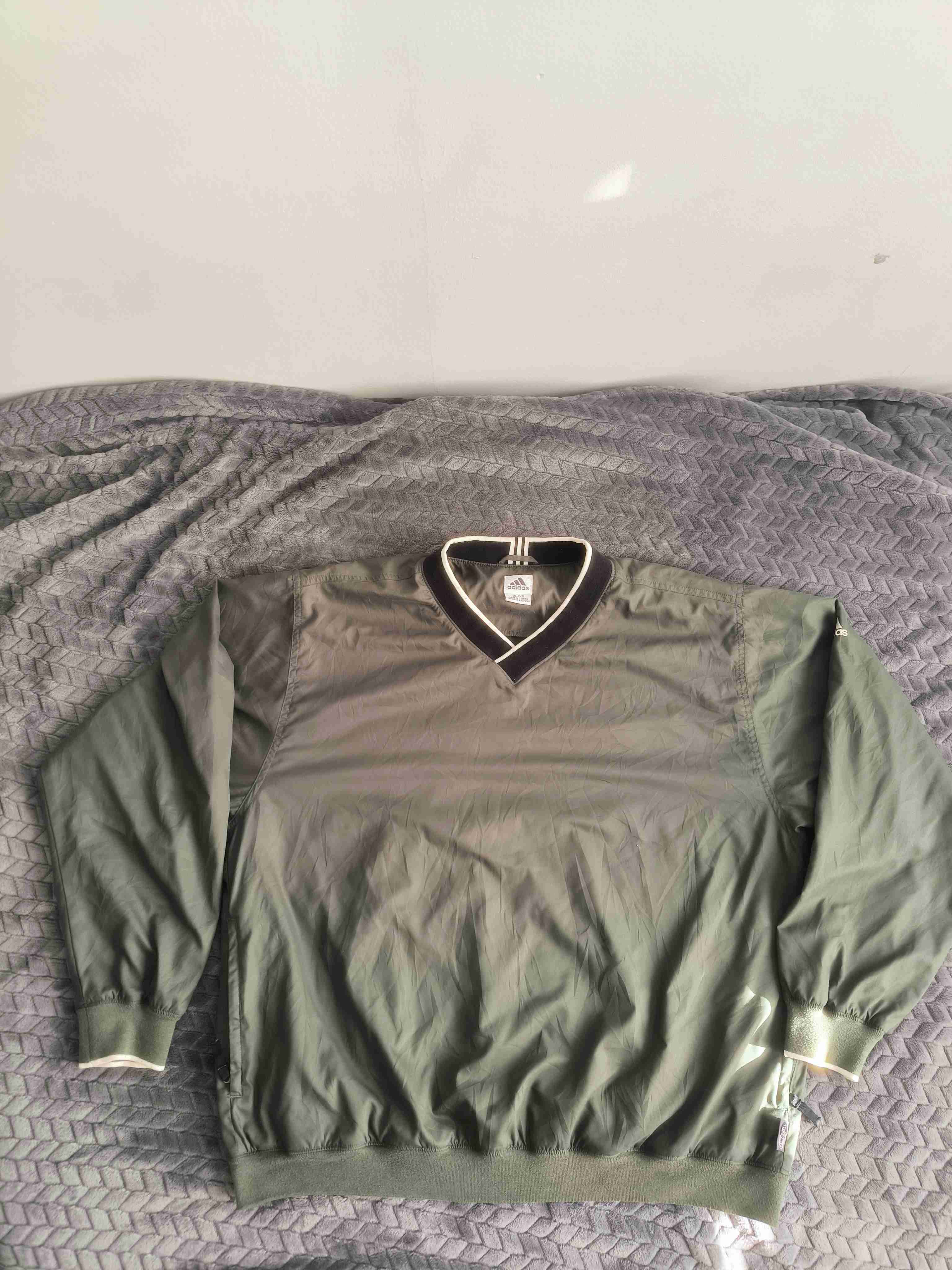 Cortavientos verde oliva Adidas