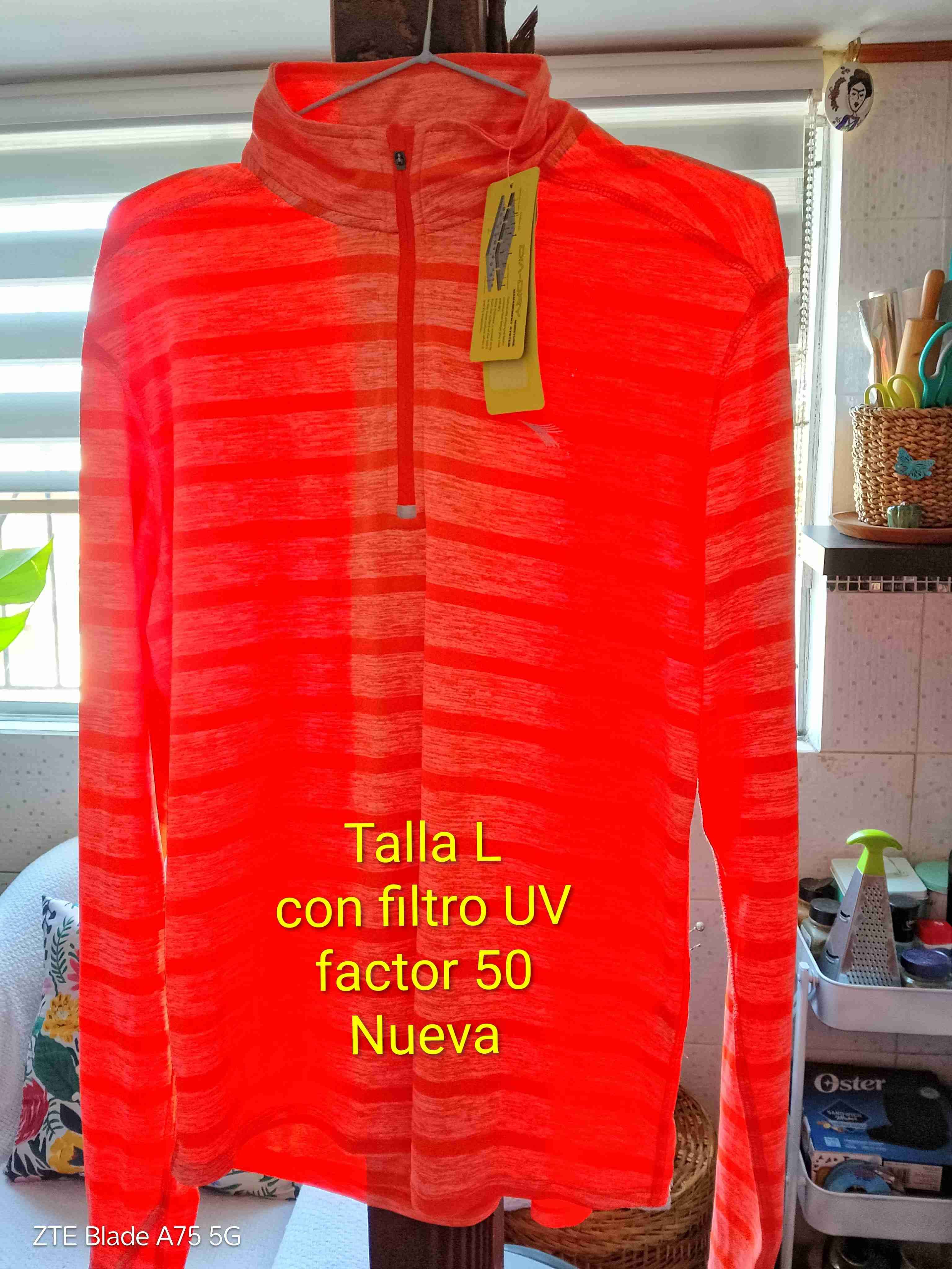 Polera deportiva roja con filtro UV