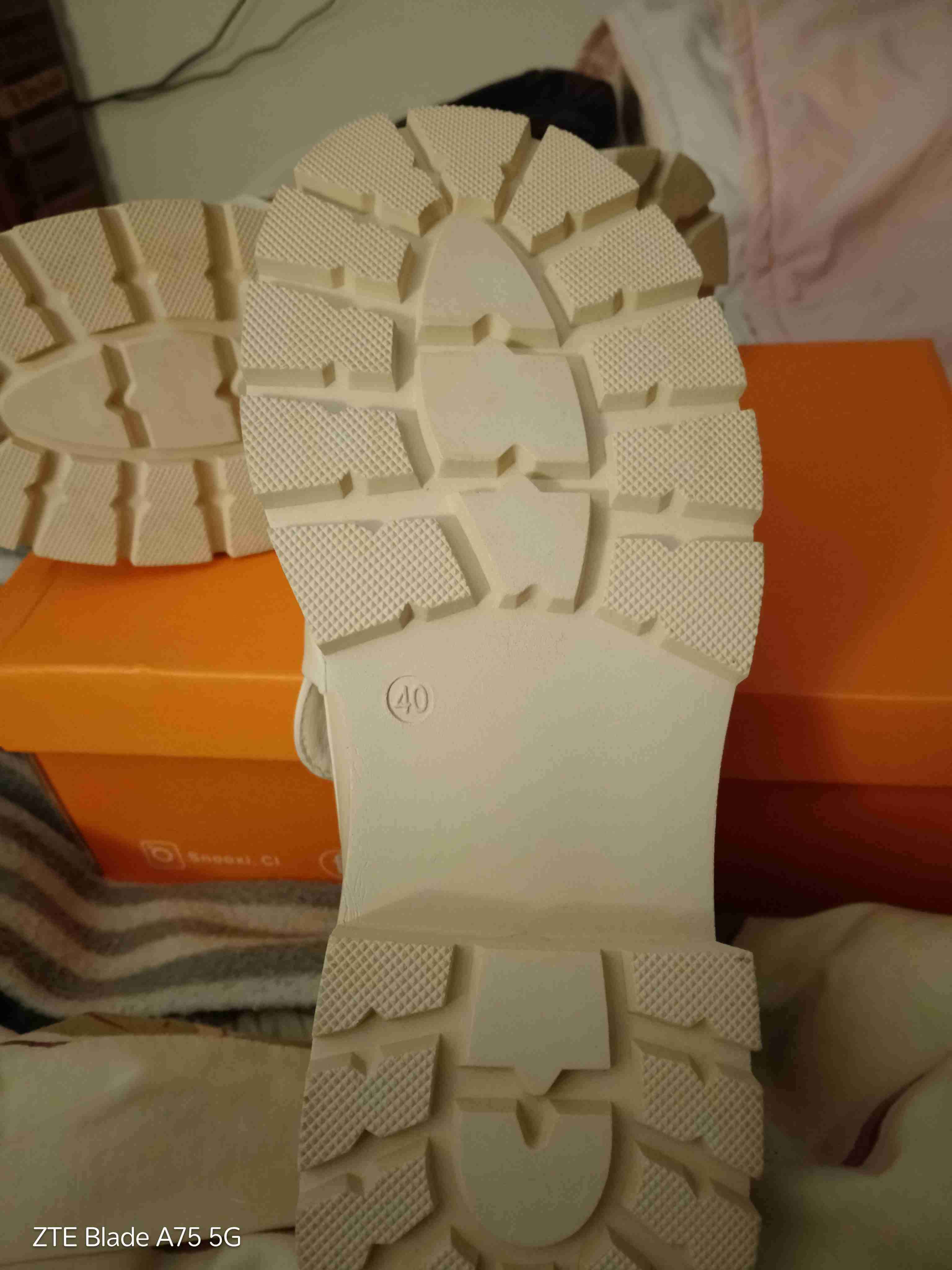 Zapatos mocasines blancos con hebillas - miniatura 4