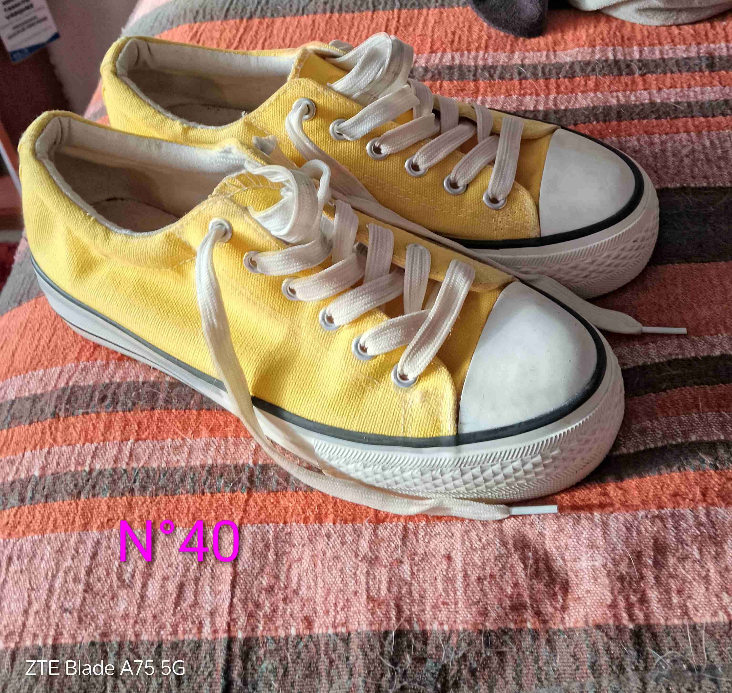 Zapatillas amarillas de lona - miniatura 2