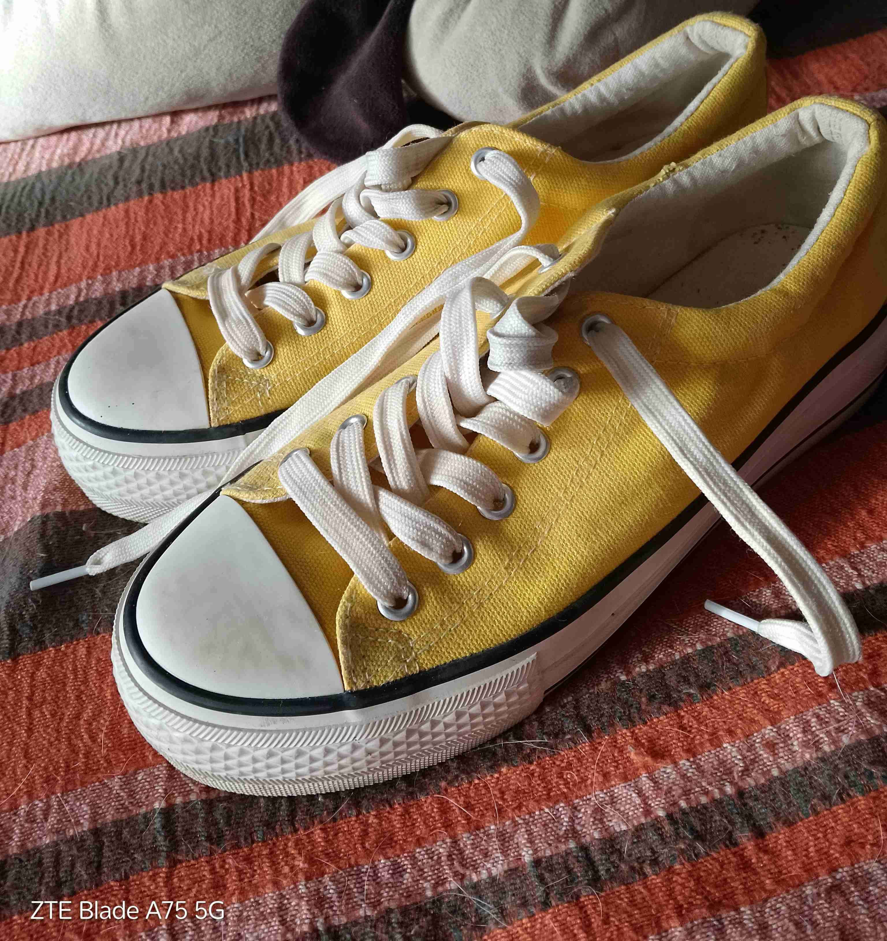 Zapatillas amarillas de lona - miniatura 5