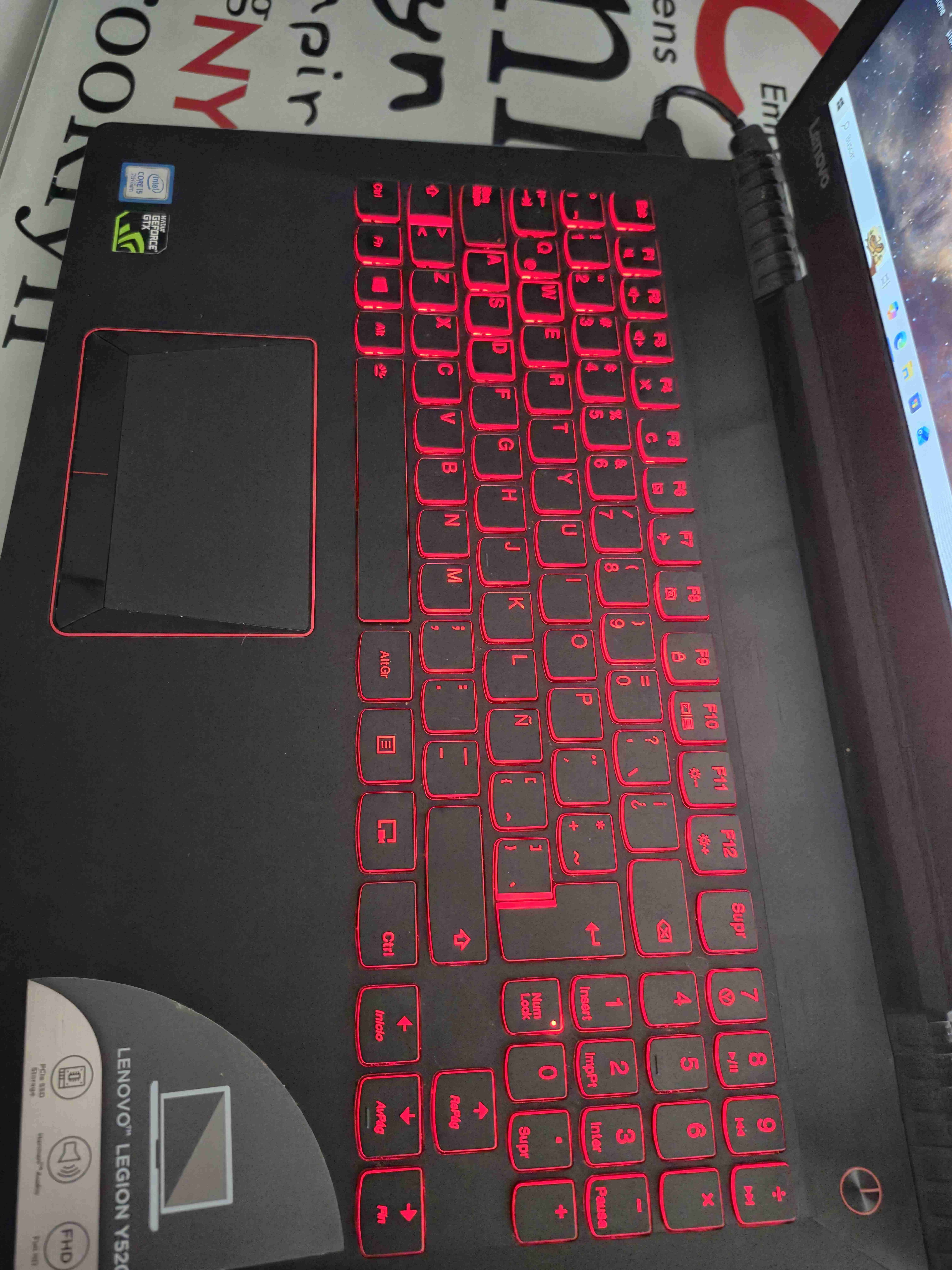 Laptop Lenovo negro - miniatura 4
