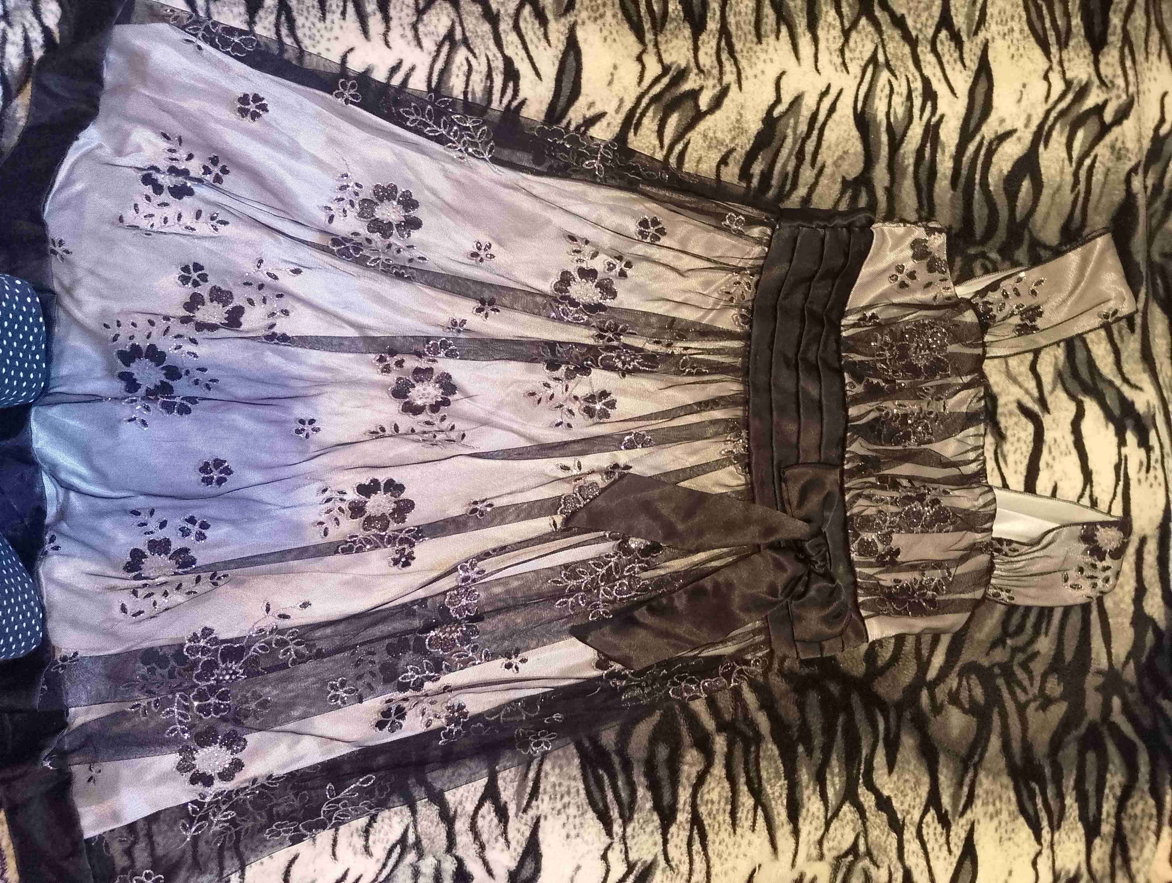 Vestido negro con lazos - miniatura 2