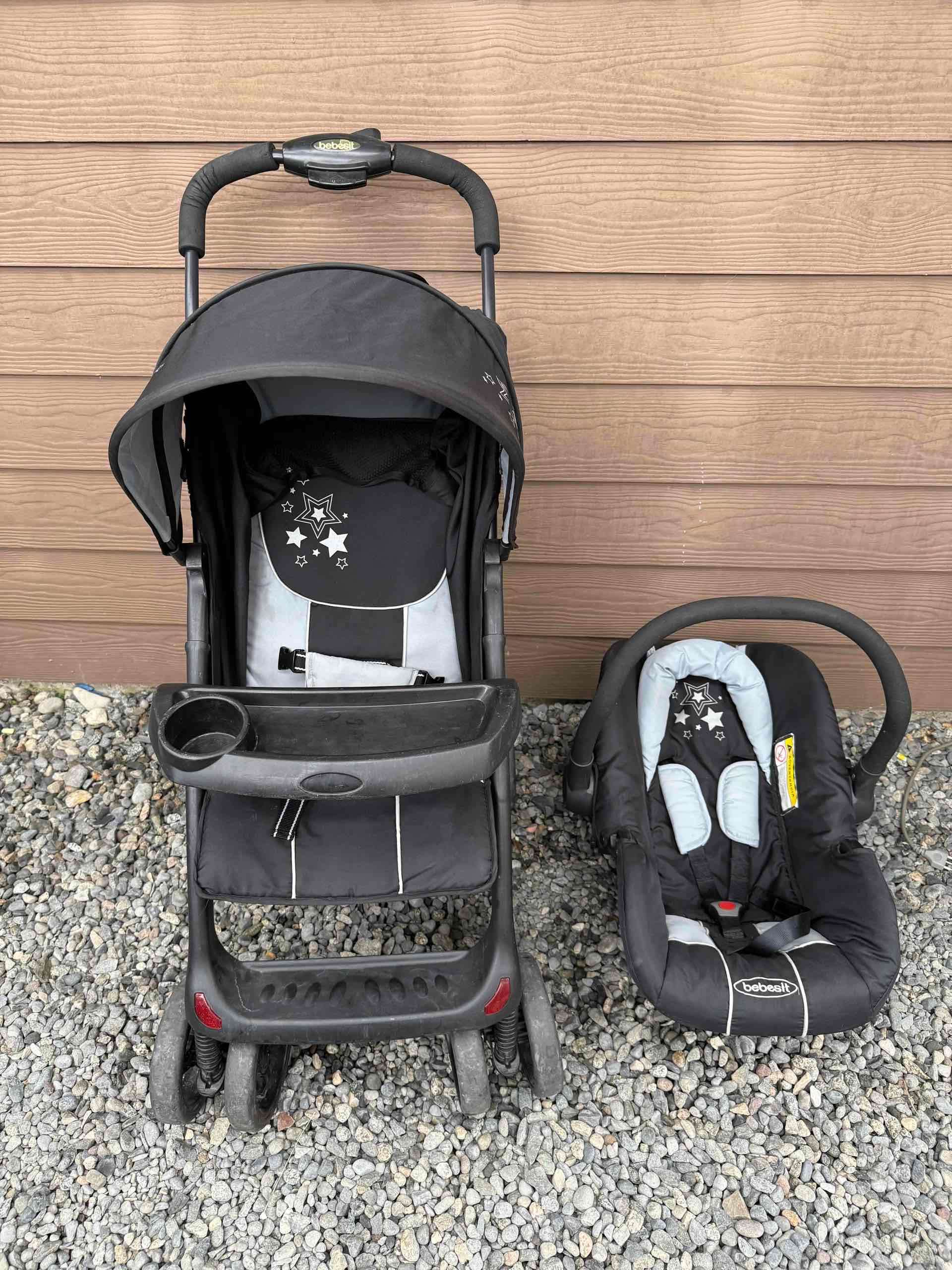 Coche y silla para bebé negra