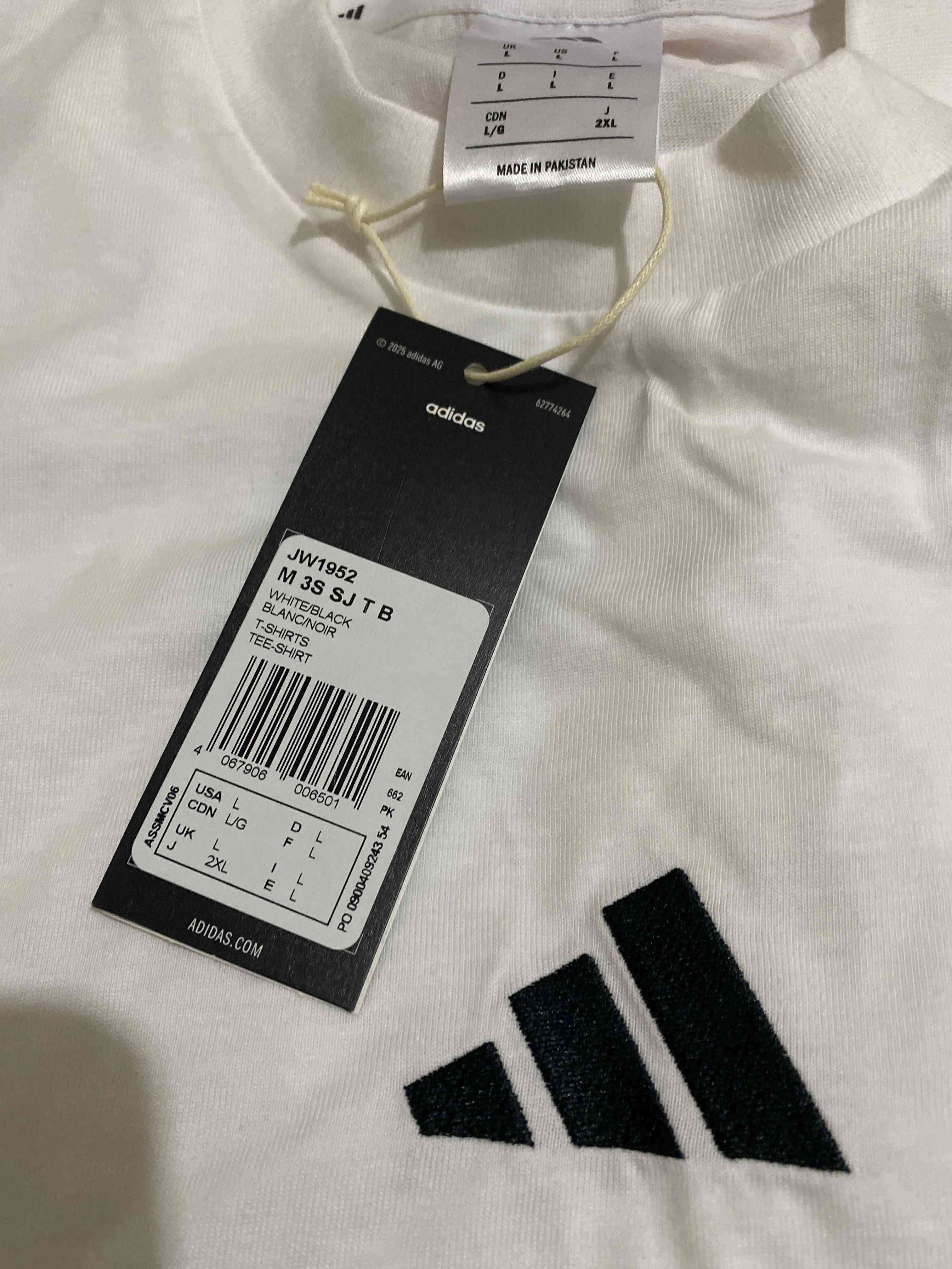 Polera y gorra blancas marca Adidas originales - miniatura 3